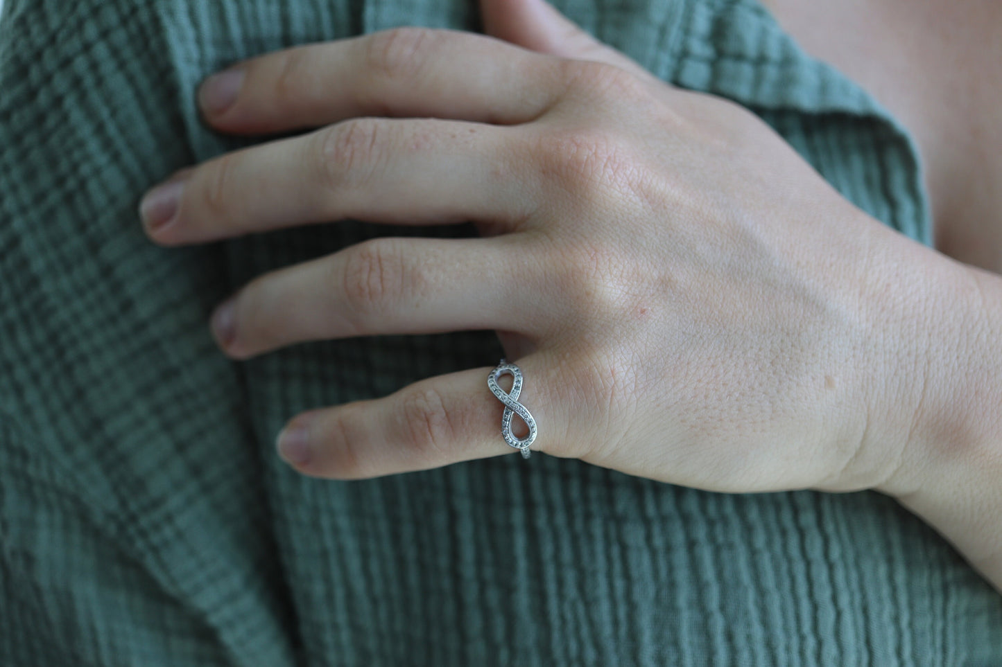 Tiffany and Co. Diamond Ring. Platinum Infinity Diamond Band. Tiffany and Company Infinity Loop Diamond ring Pt950