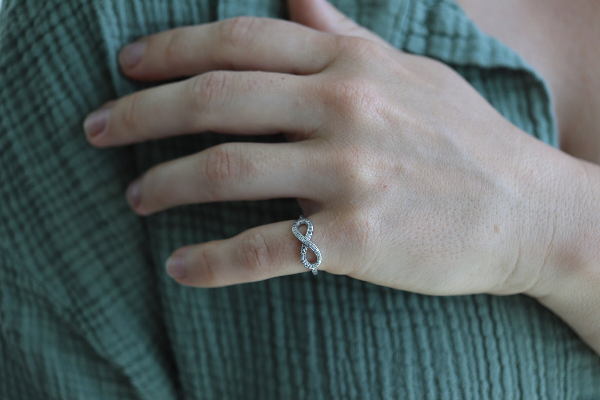 Tiffany and Co. Diamond Ring. Platinum Infinity Diamond Band. Tiffany and Company Infinity Loop Diamond ring Pt950