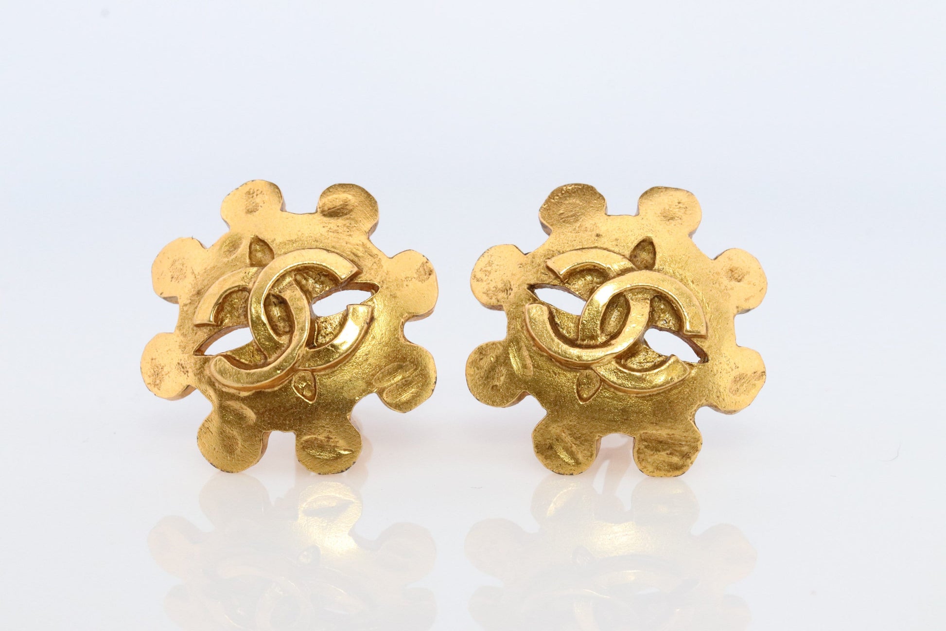 Chanel Earrings. Genuine CC CHANEL Round LOGO Clip on earrings. Gear Nonpierced Clips. Coco Chanel