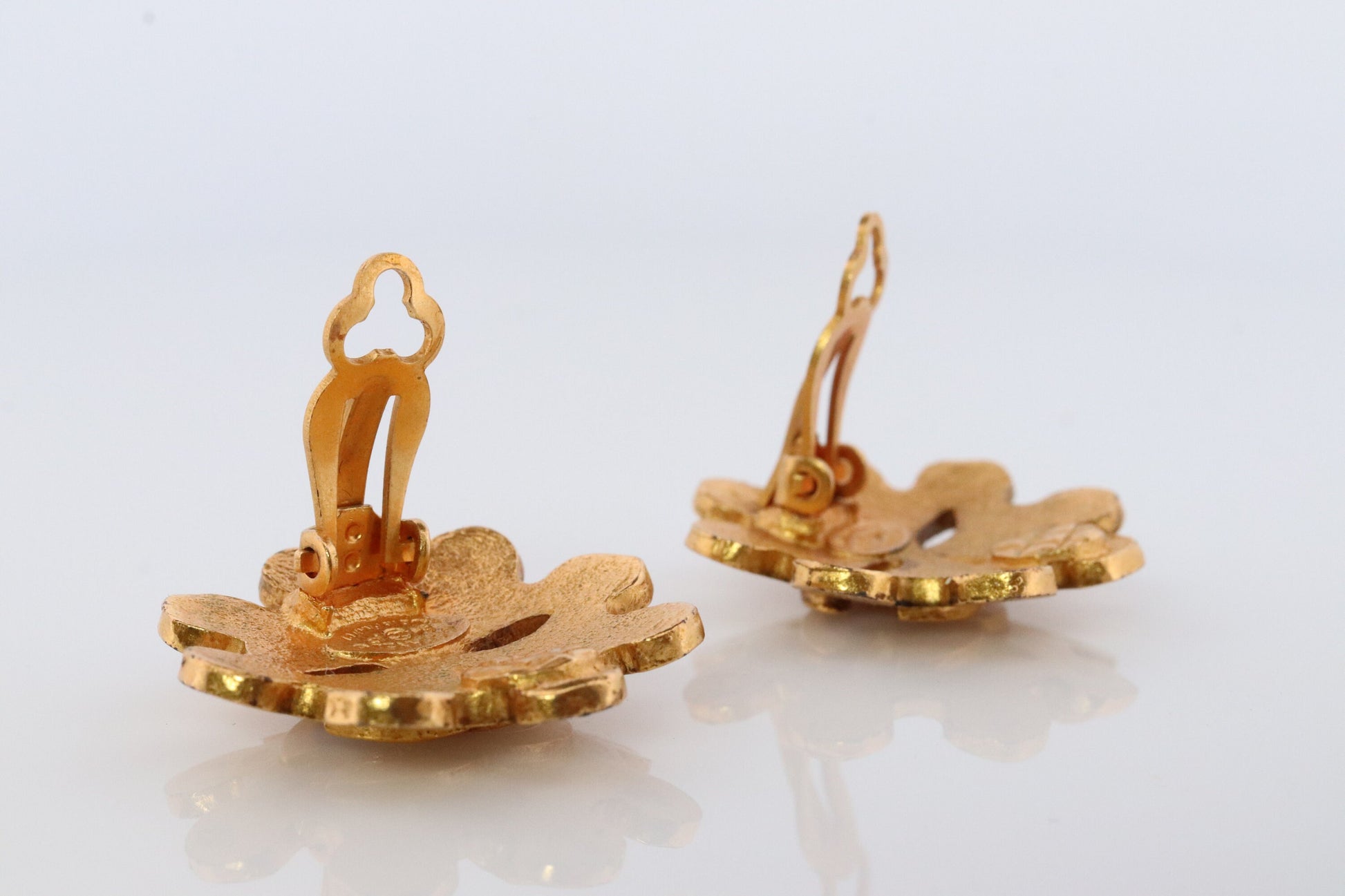Chanel Earrings. Genuine CC CHANEL Round LOGO Clip on earrings. Gear Nonpierced Clips. Coco Chanel