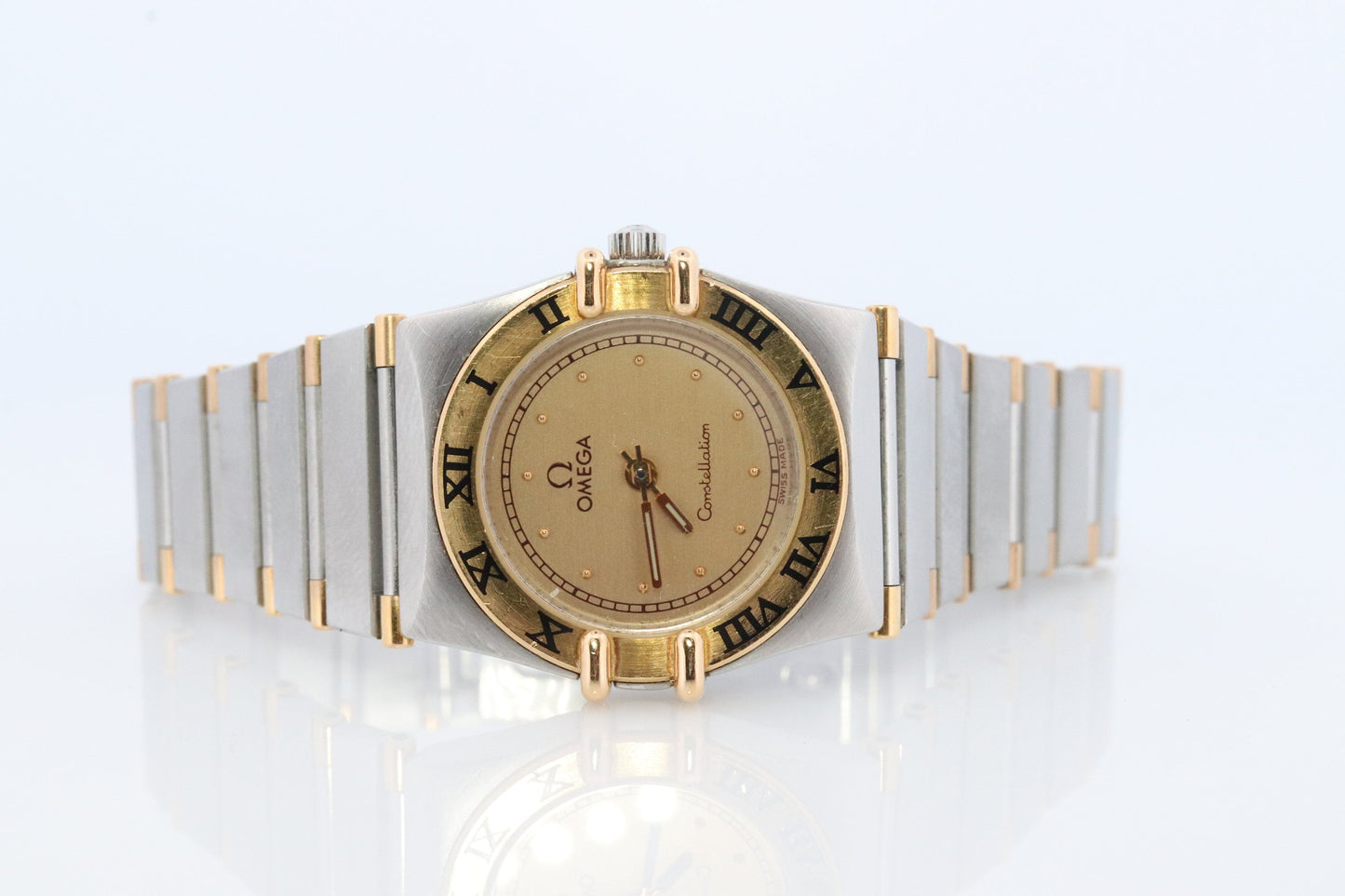 Omega Watch. Authentic Ladies Omega Constellation Wristwatch. Womens Reference 1370.1 or 13701000. Box and Papers