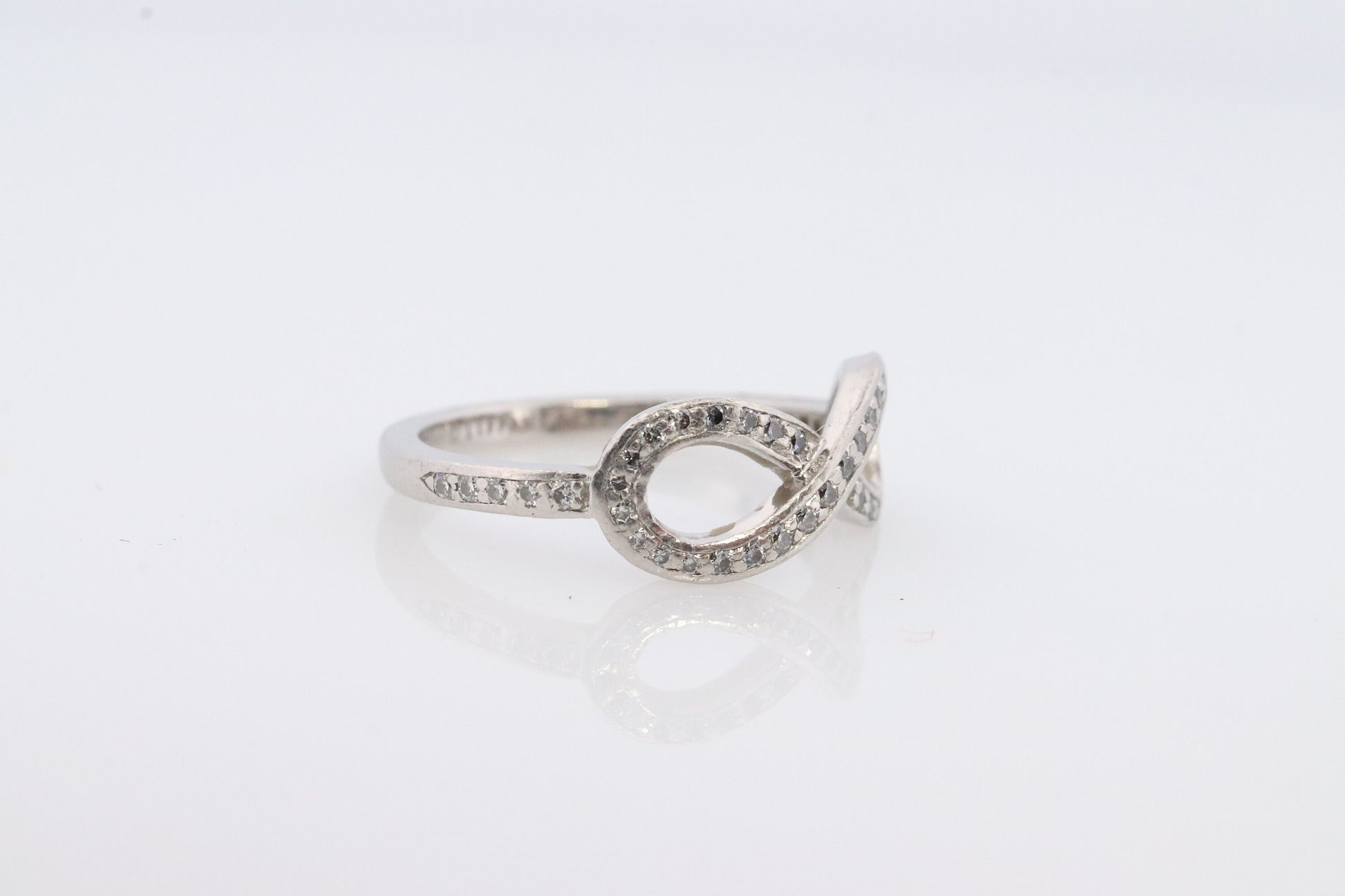 Tiffany and Co. Diamond Ring. Platinum Infinity Diamond Band. Tiffany and Company Infinity Loop Diamond ring Pt950