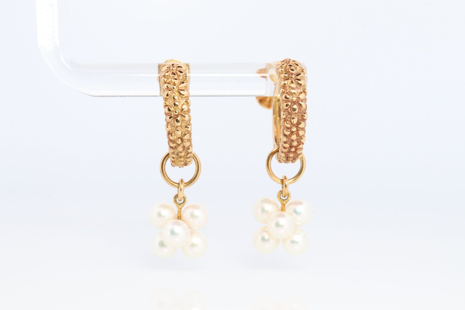 18k MIKIMOTO earrings. Vintage Mikimoto Akoya pearl screw back earrings. Hoop bunch leaf unpierced screw back earrings.