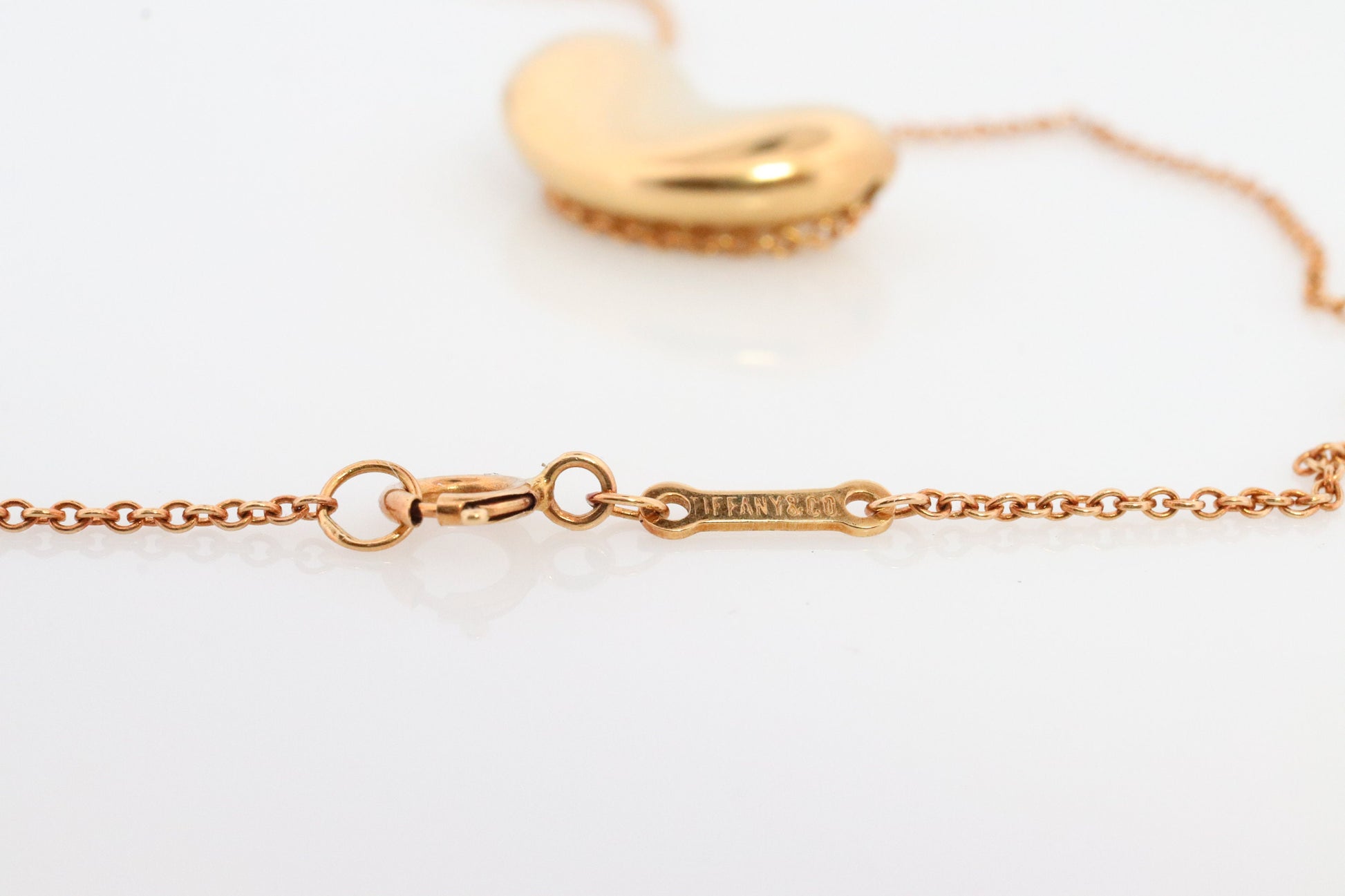 Tiffany & Co. 18k Gold Chain and Bean Pendant Necklace. 750 Yellow Gold Tiffany Company Necklace. Elsa Peretti Bean.