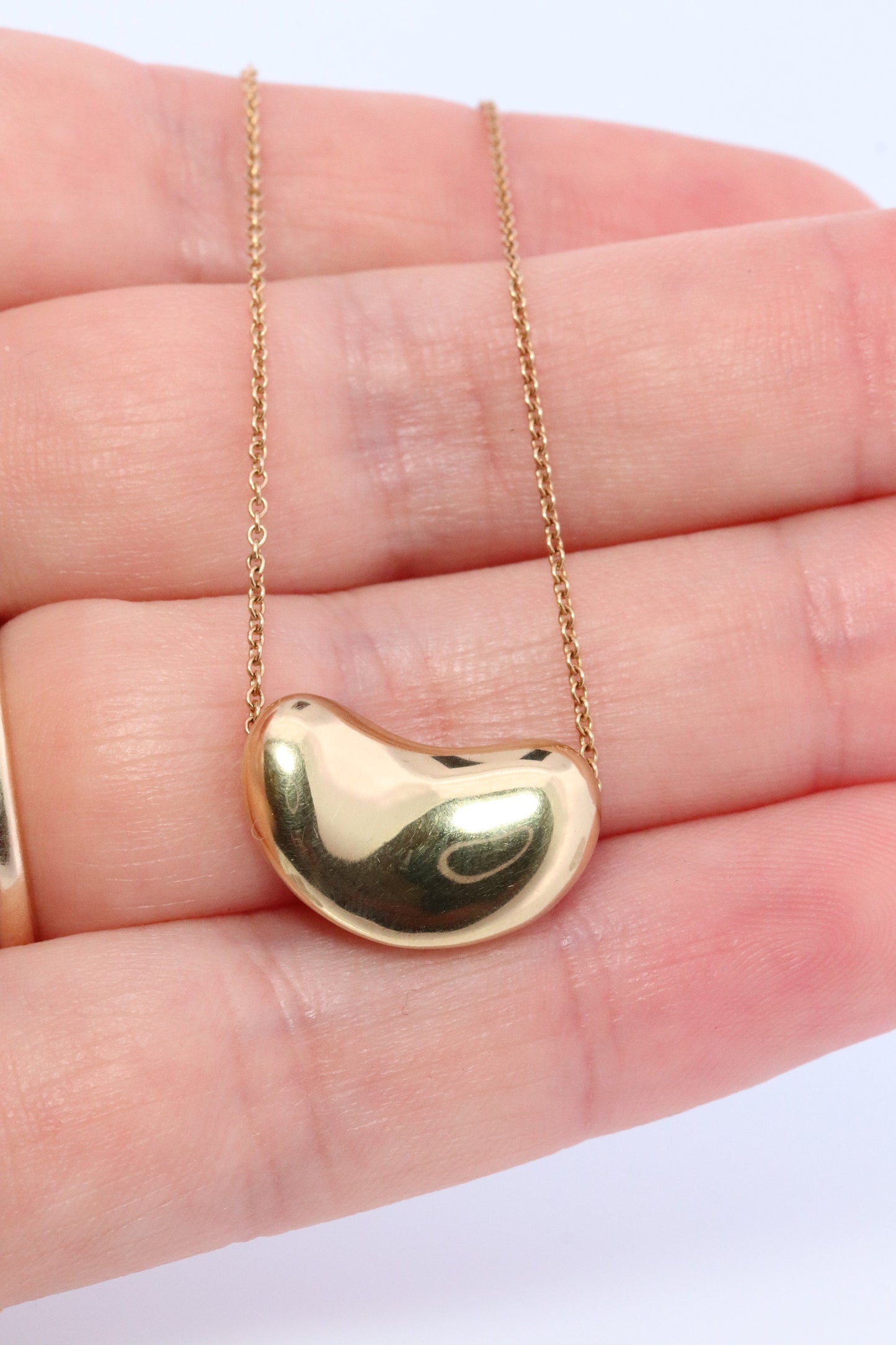 Tiffany & Co. 18k Gold Chain and Bean Pendant Necklace. 750 Yellow Gold Tiffany Company Necklace. Elsa Peretti Bean.