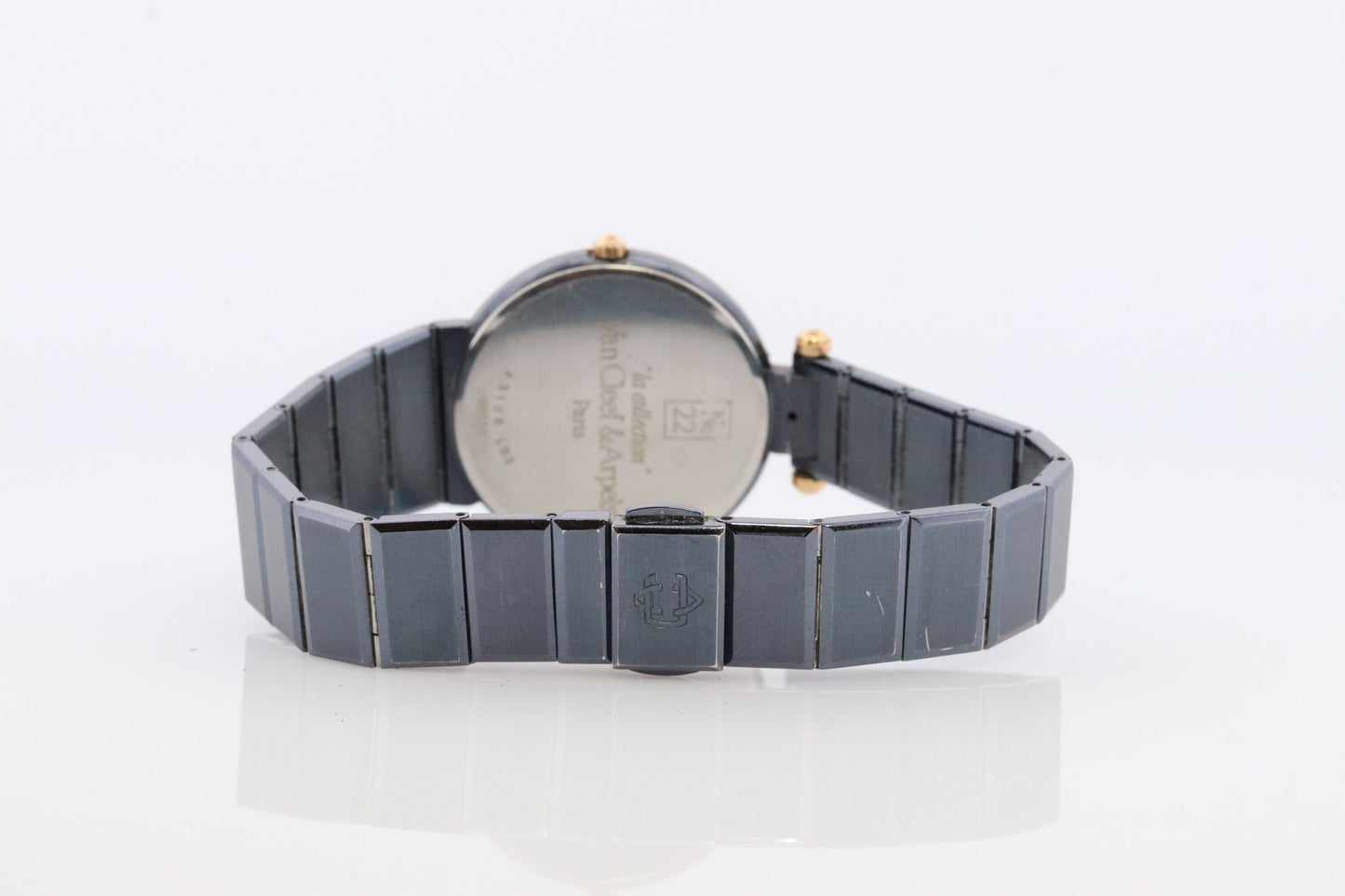 Van Cleef and Arpels 43106 watch. Vintage VCA Ladies 30mm wristwatch. La Collection LB5
