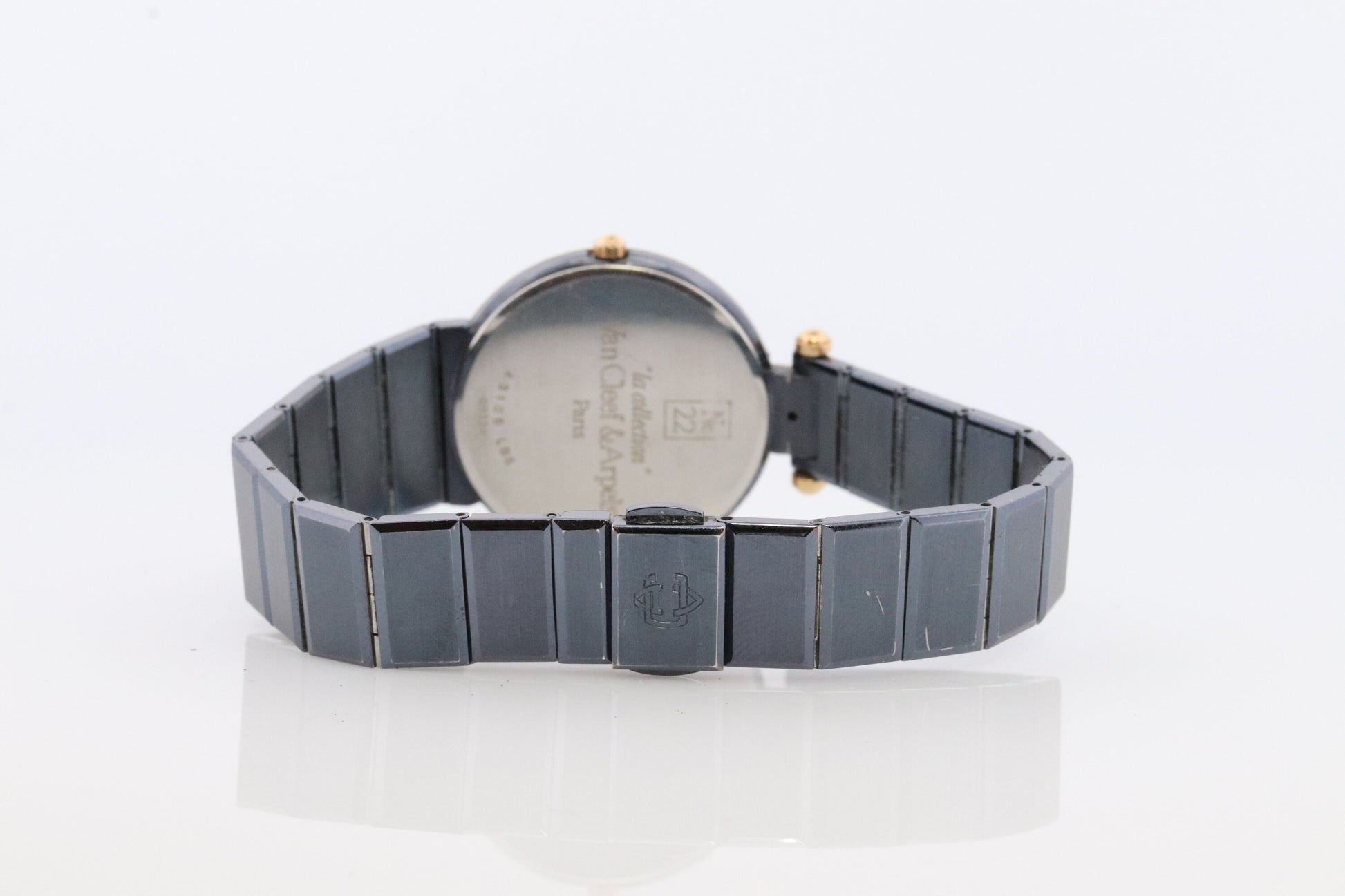 Van Cleef and Arpels 43106 watch. Vintage VCA Ladies 30mm wristwatch. La Collection LB5