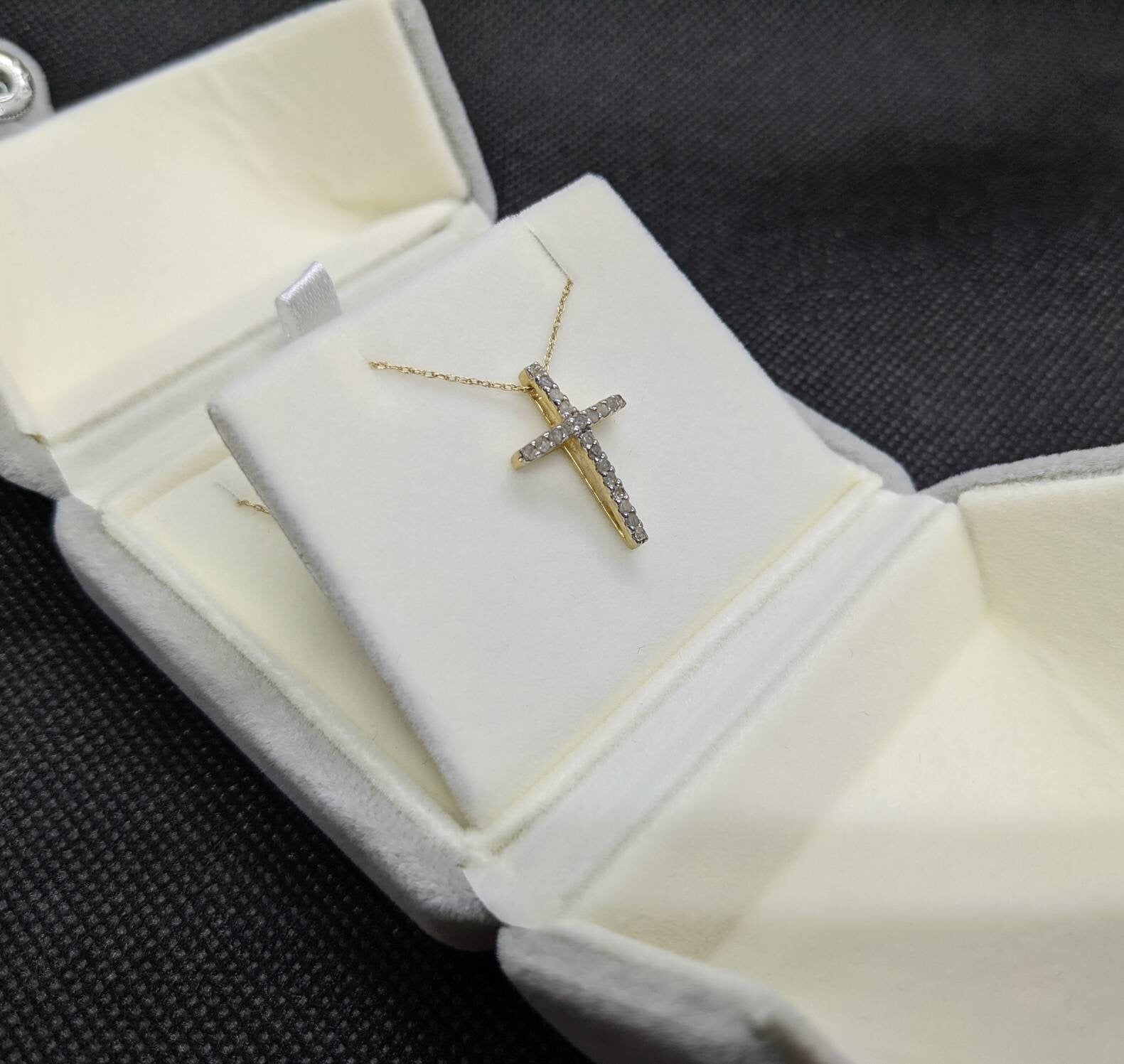 Vintage Crucifix Cross 10k Yellow Gold and Diamond Cross pendant. Crucifix Chain Necklace. Cross with Rough Diamonds. Rope chain necklace.