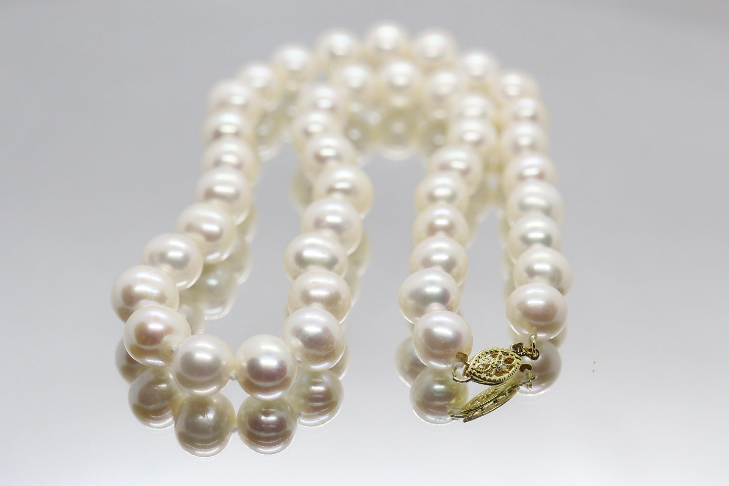 14k Gold Large Cultured freshwater Pearls. 15in length. Knotted strand.