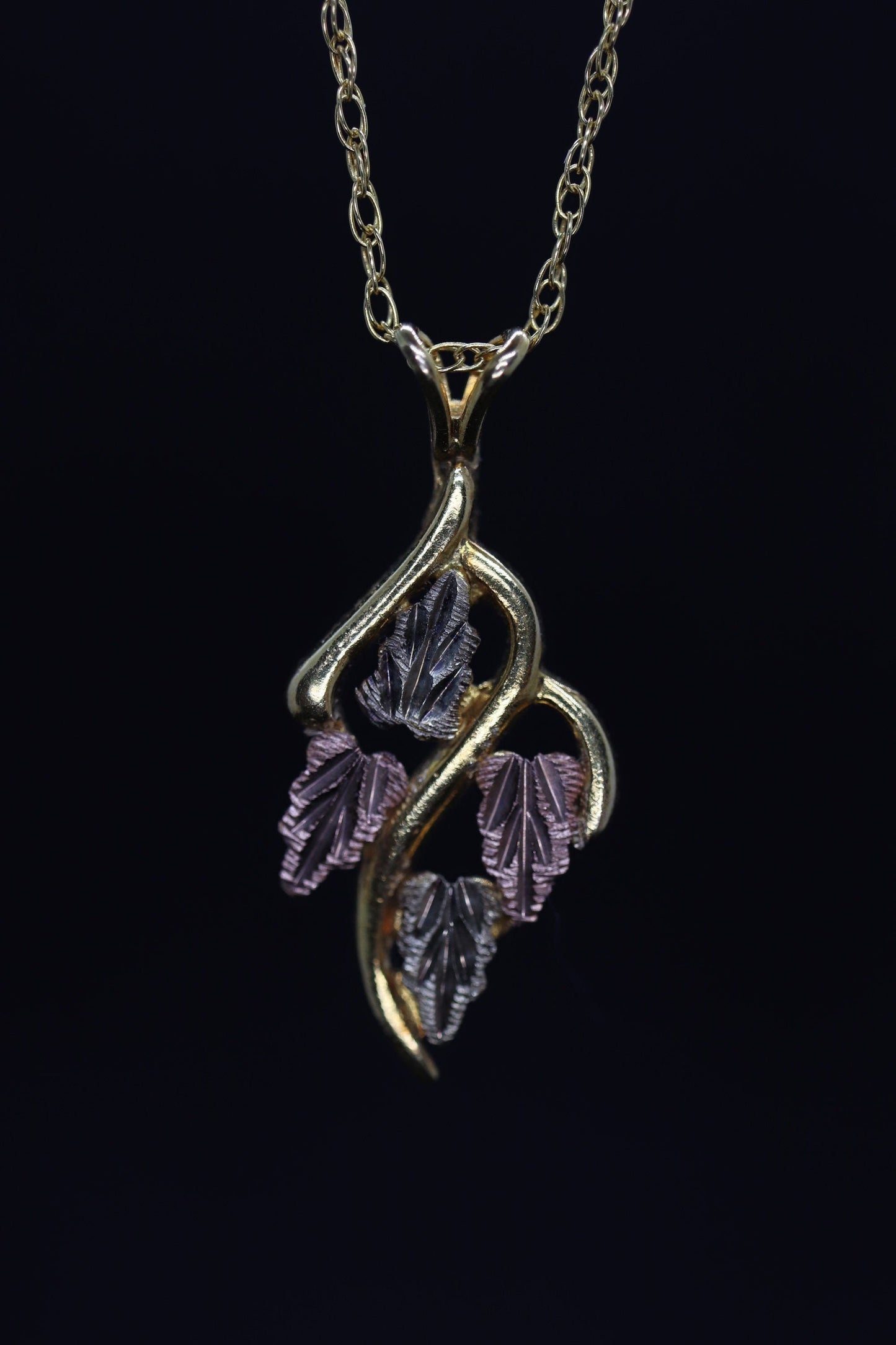 Black Hills Gold Leaf Branches Necklace. 10k multi tone Black Hills Gold