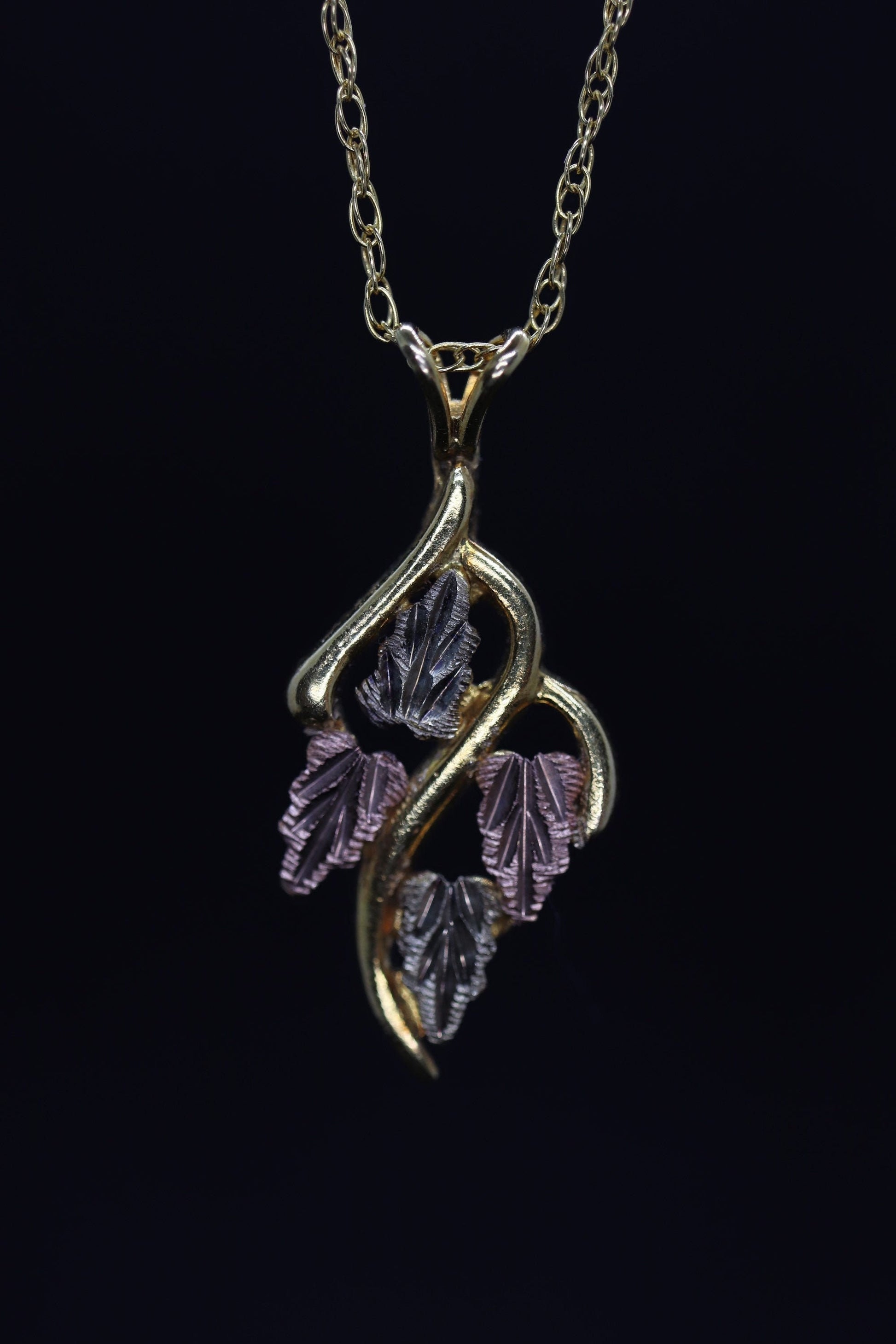 Black Hills Gold Leaf Branches Necklace. 10k multi tone Black Hills Gold