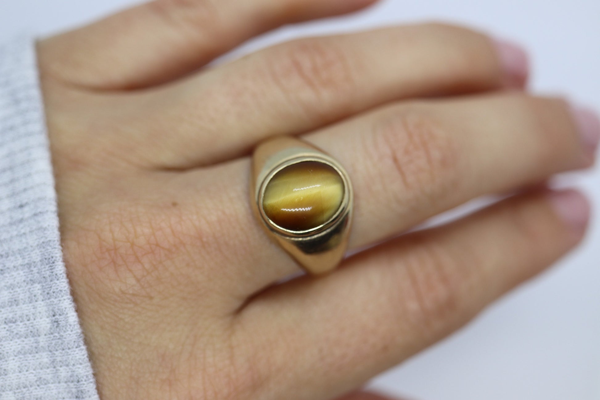 10k Tiger Eye Oval Cabochon ring. PSco Plainville Stock Tiger's Eye solitaire ring.