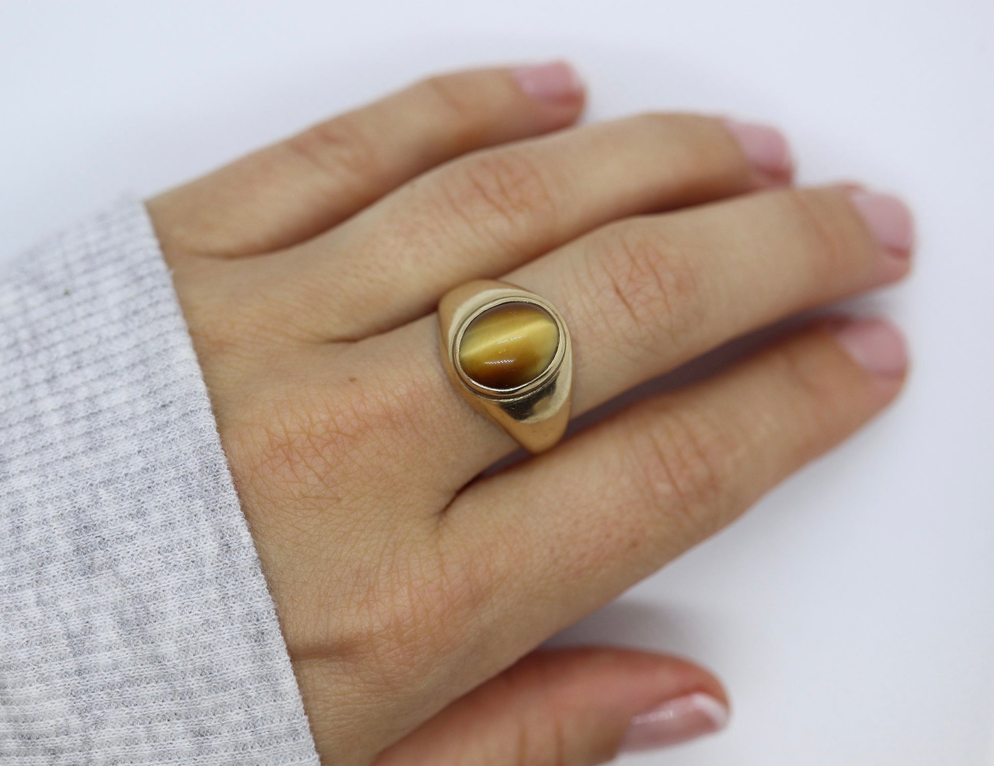 10k Tiger Eye Oval Cabochon ring. PSco Plainville Stock Tiger's Eye solitaire ring.