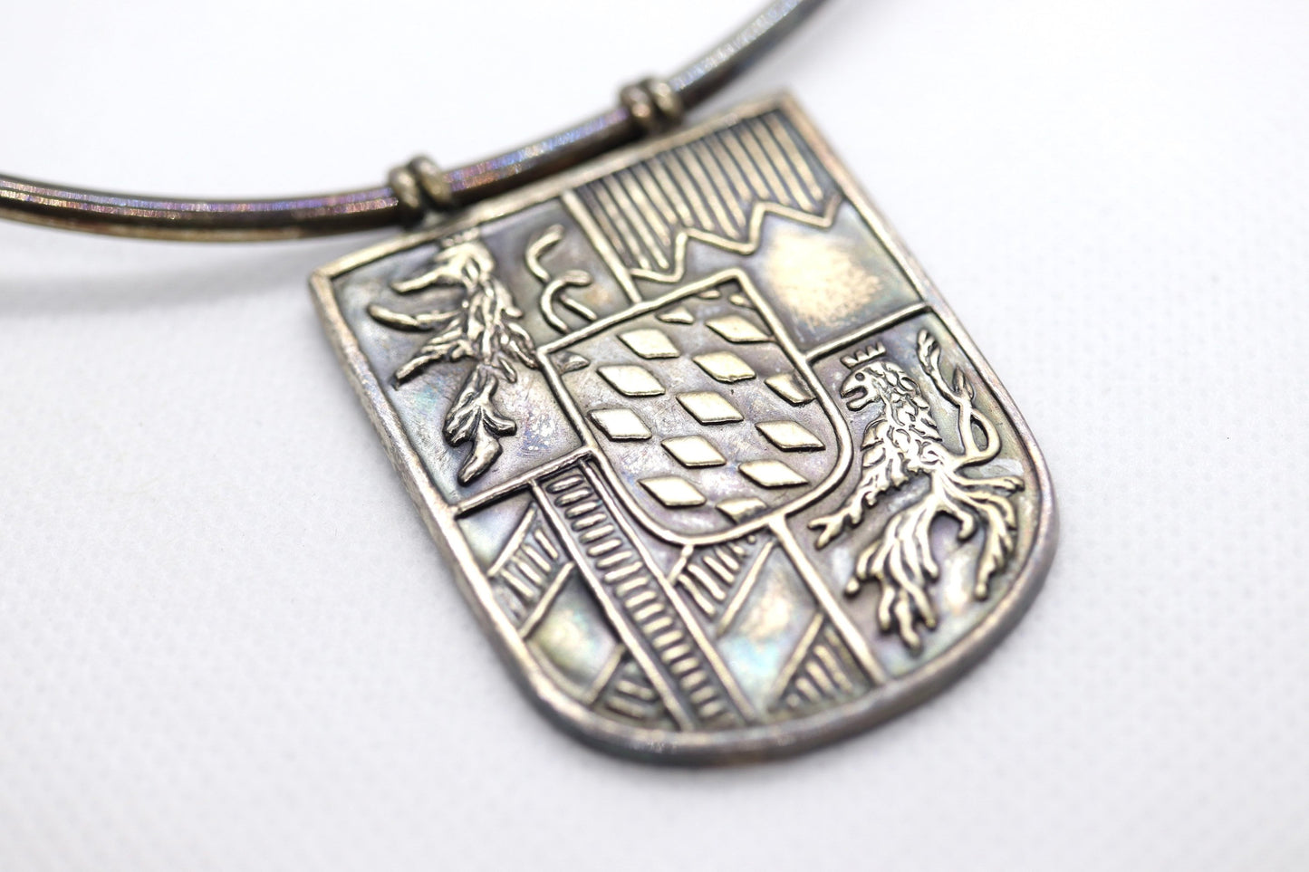 Pre-owned Ilias Lalaounis Sterling Silver Crest Shield Chocker necklace