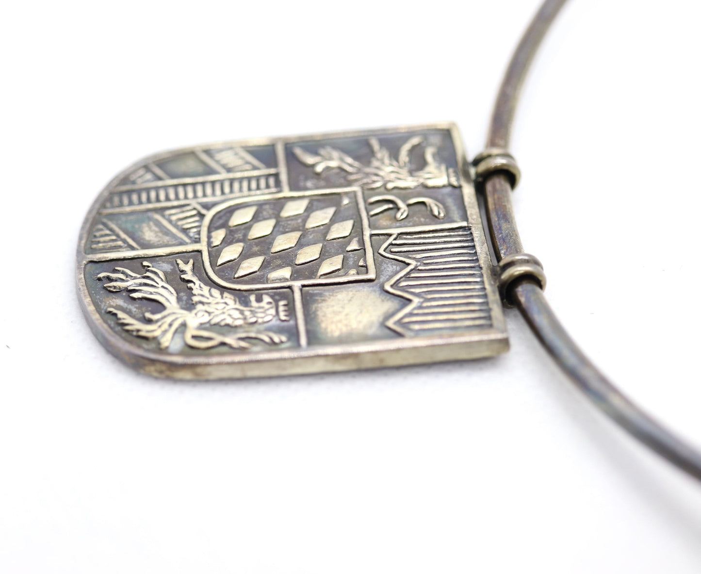 Pre-owned Ilias Lalaounis Sterling Silver Crest Shield Chocker necklace
