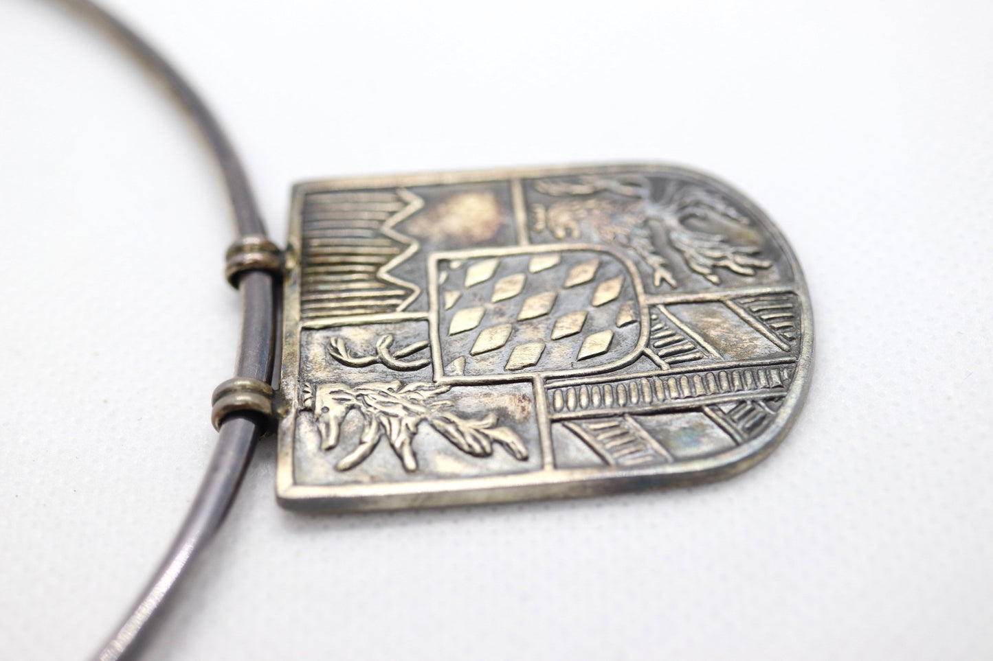 Pre-owned Ilias Lalaounis Sterling Silver Crest Shield Chocker necklace