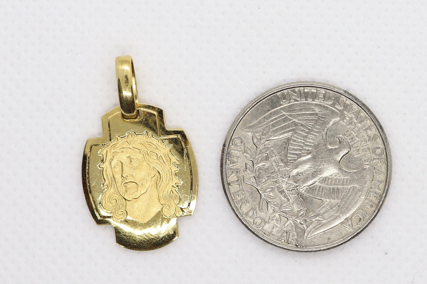 Vintage 18k Yellow Gold Jesus Pendant. Image of Jesus Christ. Jesus Christ Cross Pendant