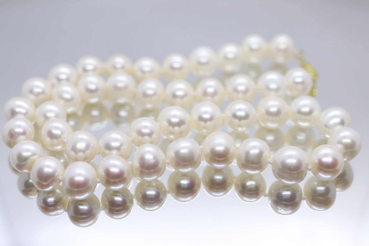 14k Gold Large Cultured freshwater Pearls. 15in length. Knotted strand.