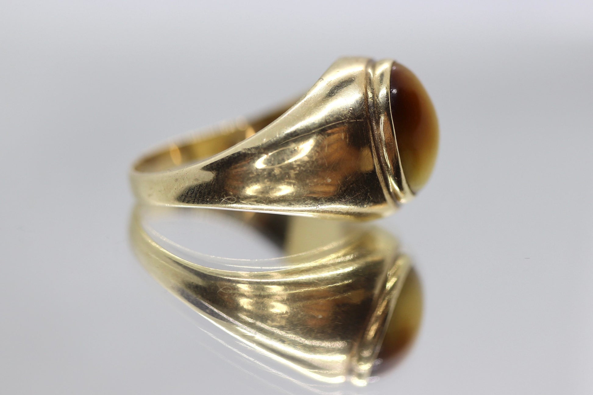 10k Tiger Eye Oval Cabochon ring. PSco Plainville Stock Tiger's Eye solitaire ring.