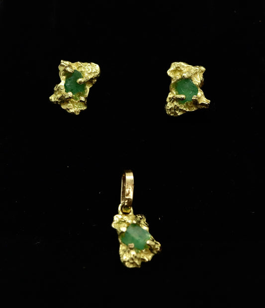 18k Rough Emerald Stud earrings and matching Pendant. 18k Gold Nugget design Jewelry set