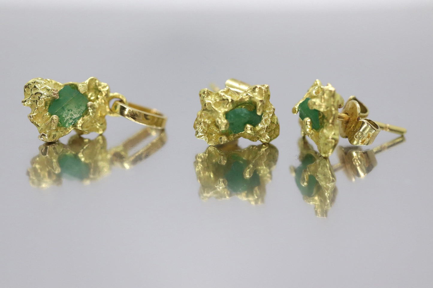 18k Rough Emerald Stud earrings and matching Pendant. 18k Gold Nugget design Jewelry set