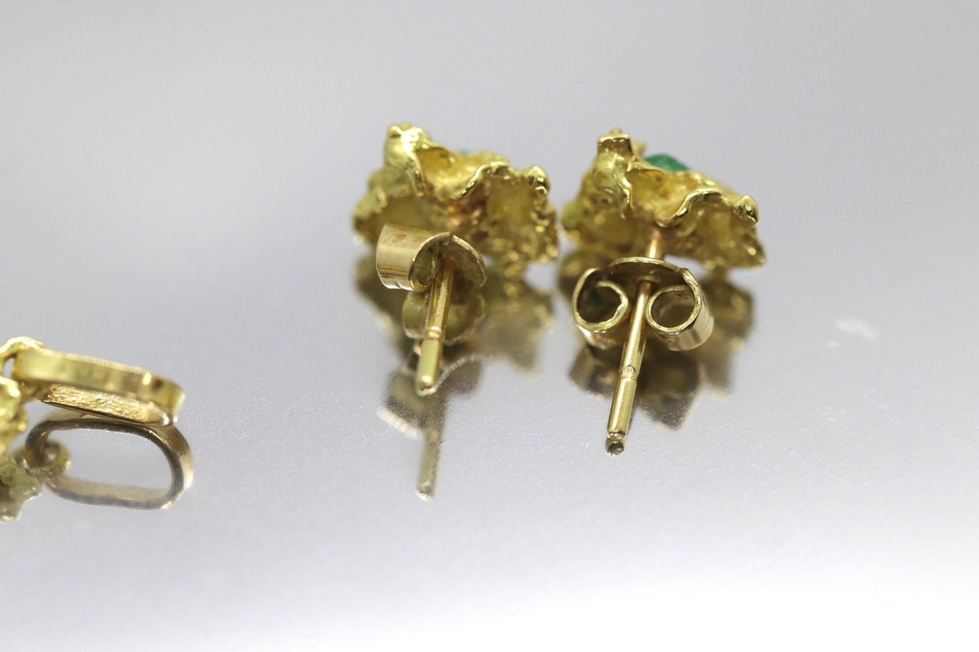 18k Rough Emerald Stud earrings and matching Pendant. 18k Gold Nugget design Jewelry set