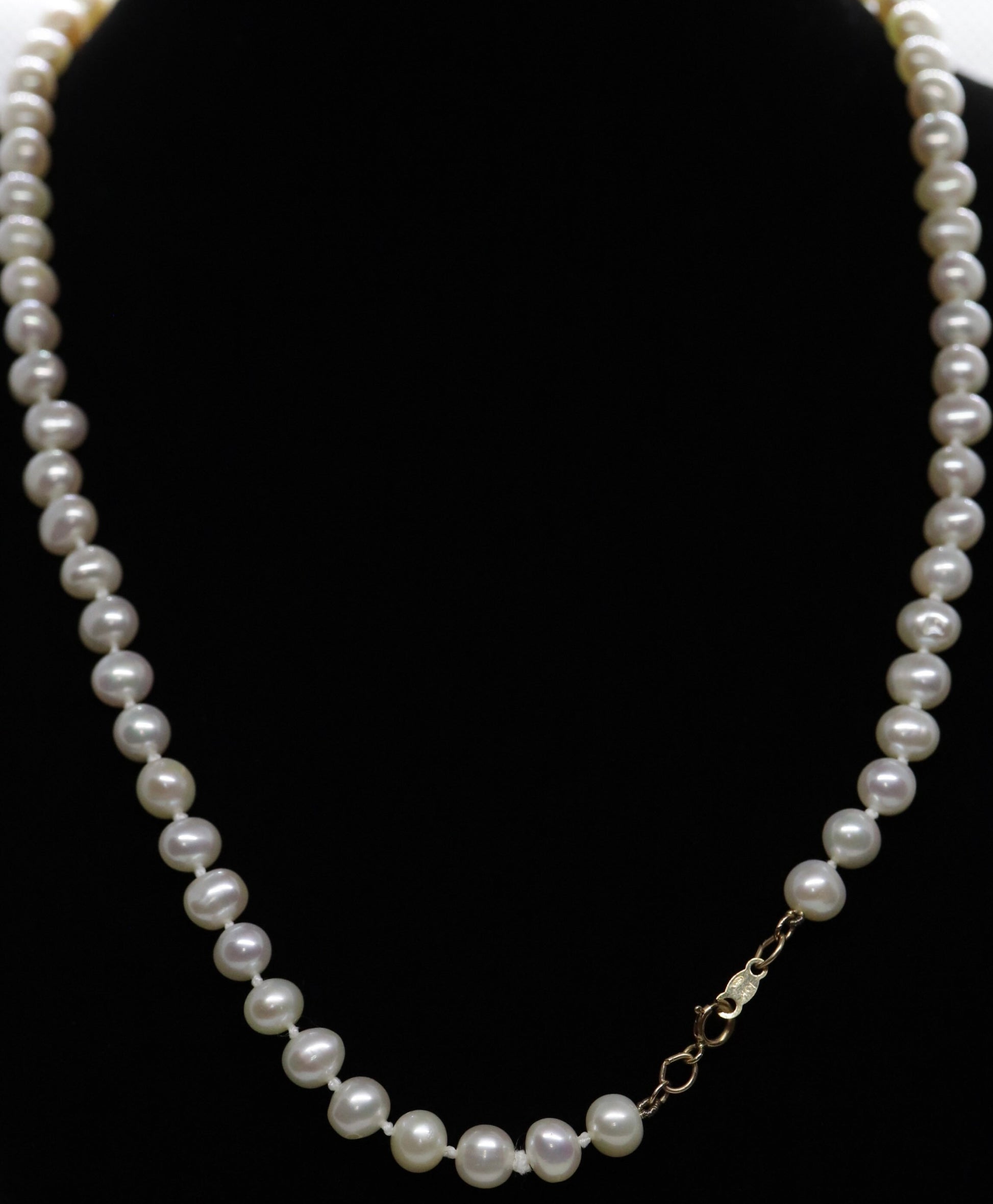 10k Freshwater Pearl Necklace. 18in length 6mm oval pearls
