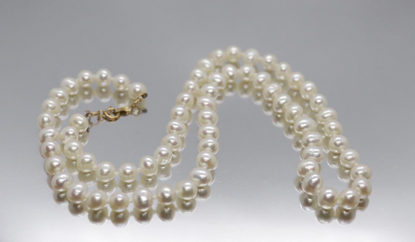 10k Freshwater Pearl Necklace. 18in length 6mm oval pearls