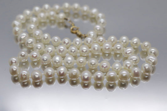 10k Freshwater Pearl Necklace. 18in length 6mm oval pearls