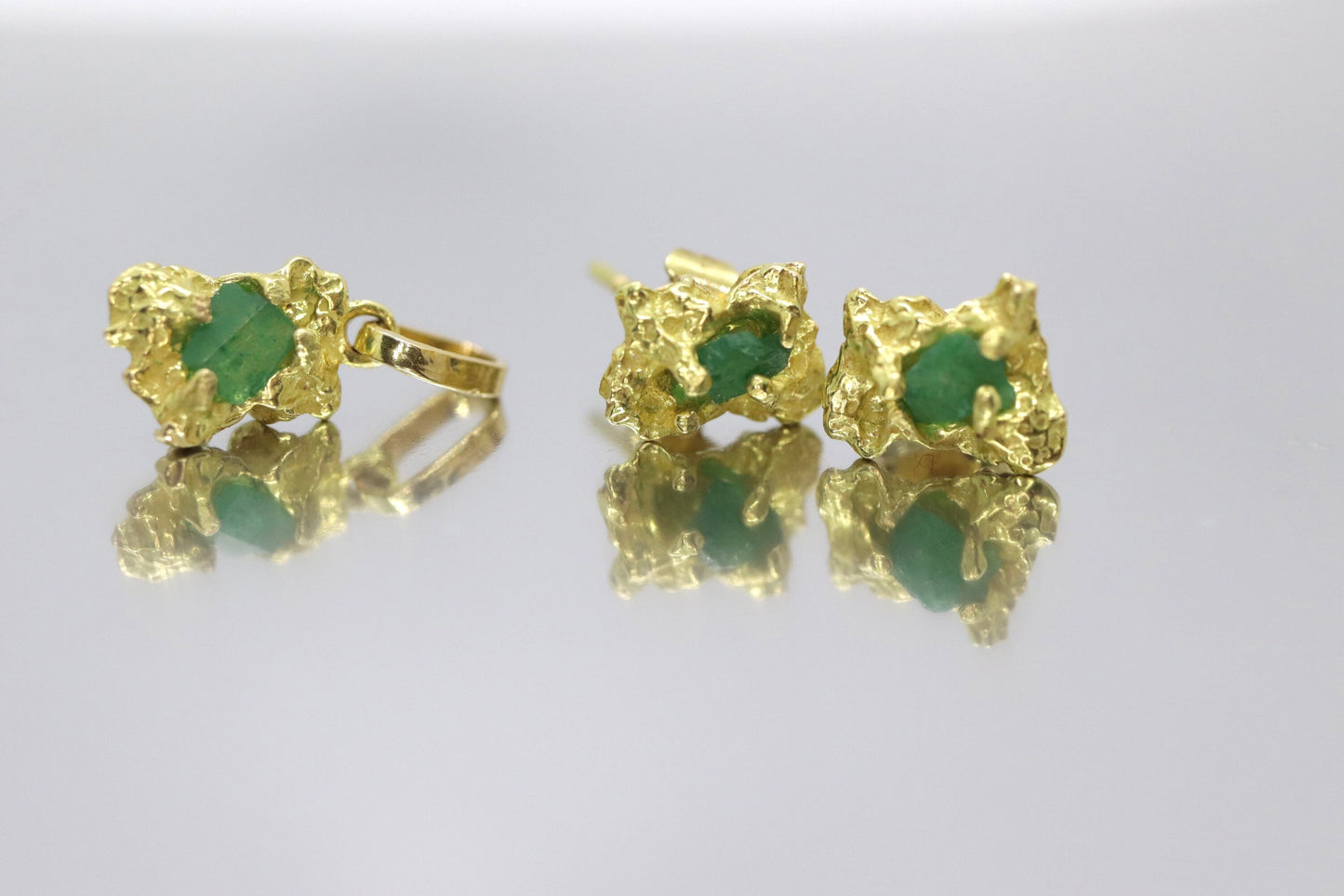 18k Rough Emerald Stud earrings and matching Pendant. 18k Gold Nugget design Jewelry set