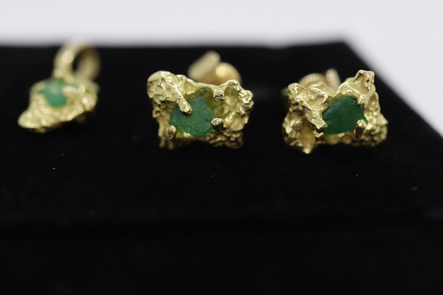 18k Rough Emerald Stud earrings and matching Pendant. 18k Gold Nugget design Jewelry set