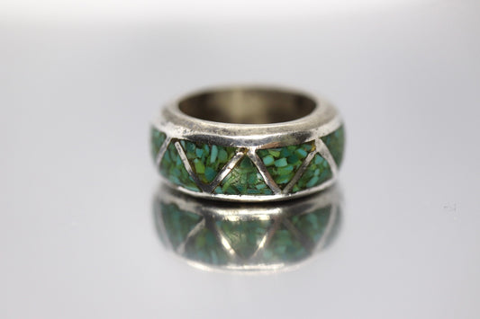 Navajo Turquoise Ring. Turquoise Chip Sterling Silver Band (654)