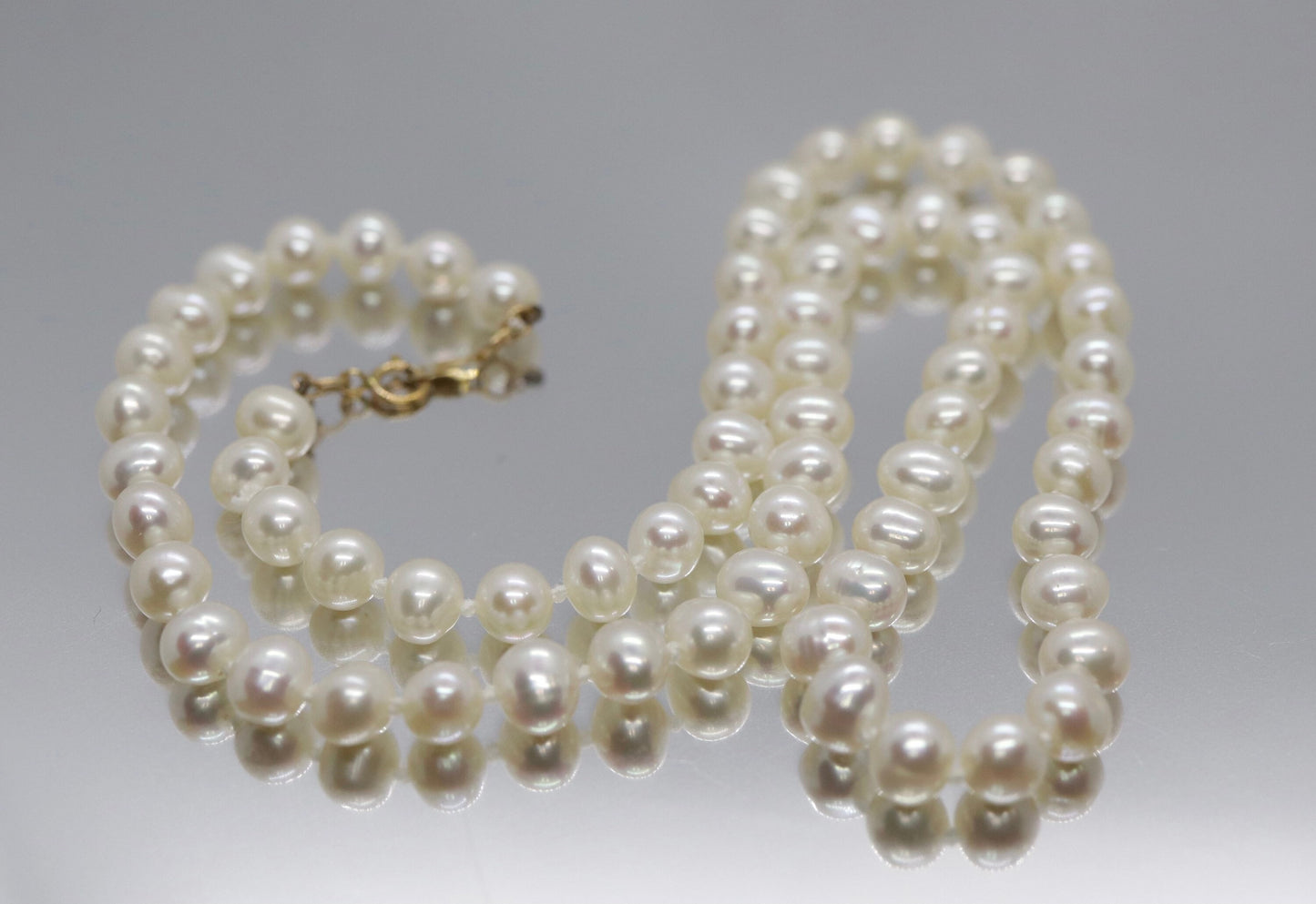 10k Freshwater Pearl Necklace. 18in length 6mm oval pearls