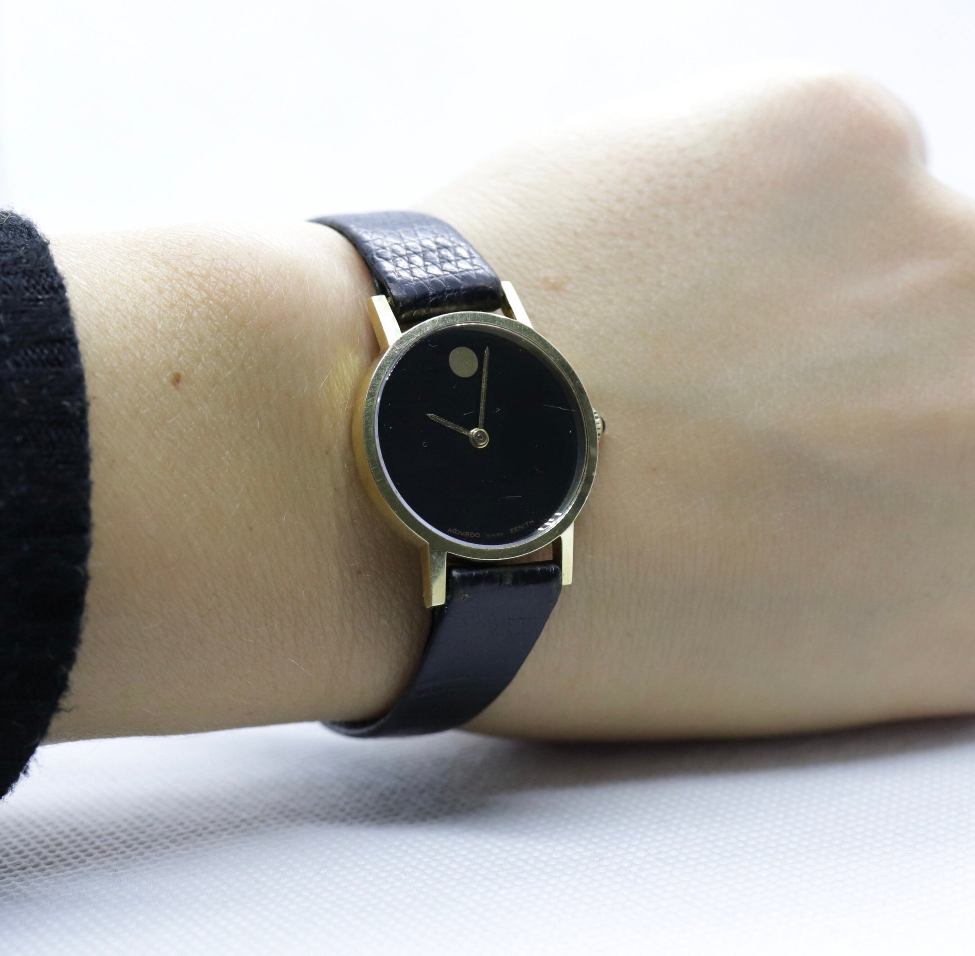 14k MOVADO Zenith Round Mechanical Watch. Movado Vintage Ladies watch with black leather band st(124/85)