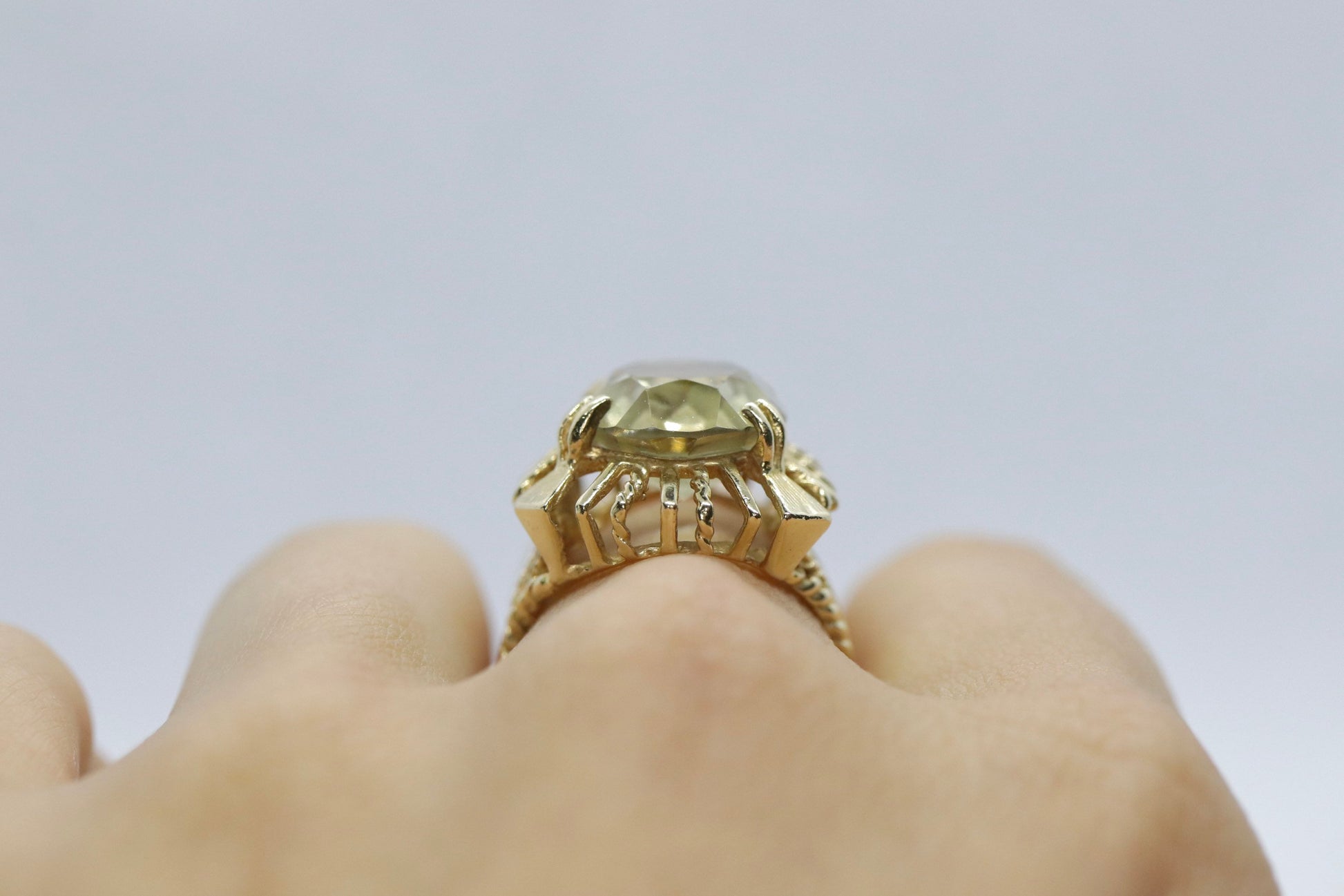 14k Large Oval GREEN Amethyst ring. 14k Large Light Green Amethyst Cocktail Statement ring st(172/50)