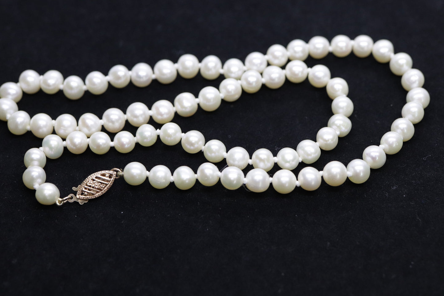 14k Pearl Necklace. 18in length 6.5mm freshwater pearls
