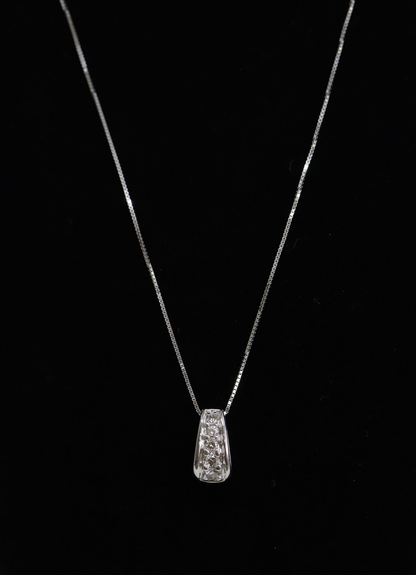 14k OTC 5 diamond Journey Pendant and necklace. 0.23ctw of diamonds on a 14k Box chain necklace st112