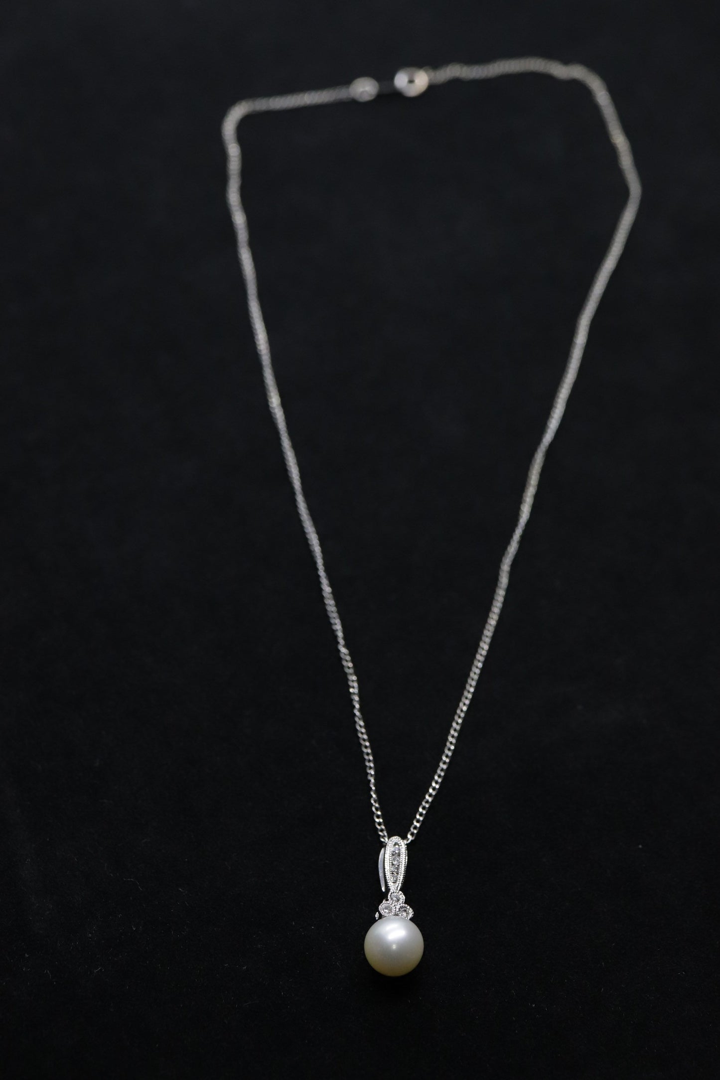 Pearl diamond pendant and necklace. 10k Dangle Pearl pendant with cable necklace (14)(00.90)