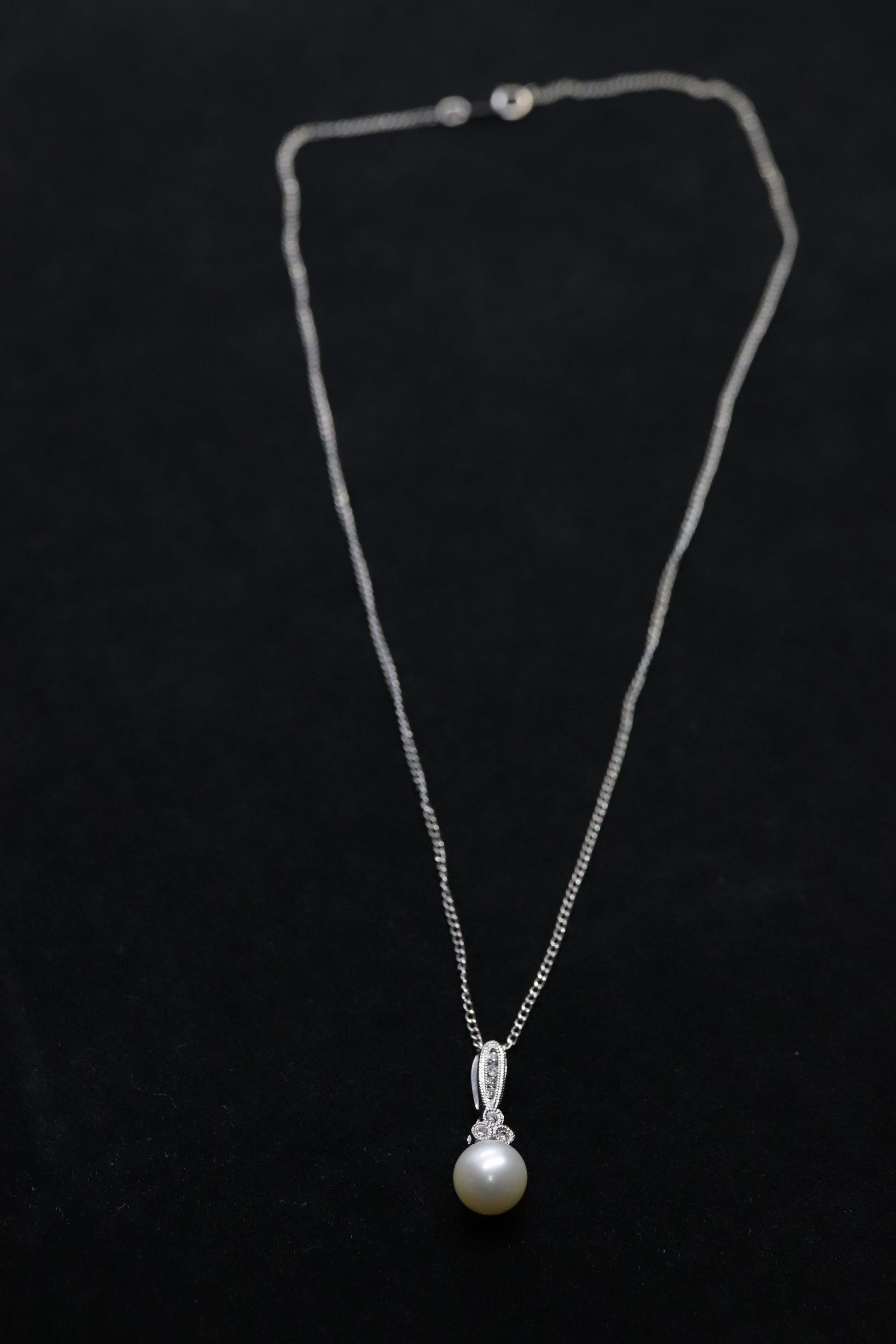 Pearl diamond pendant and necklace. 10k Dangle Pearl pendant with cable necklace (14)(00.90)