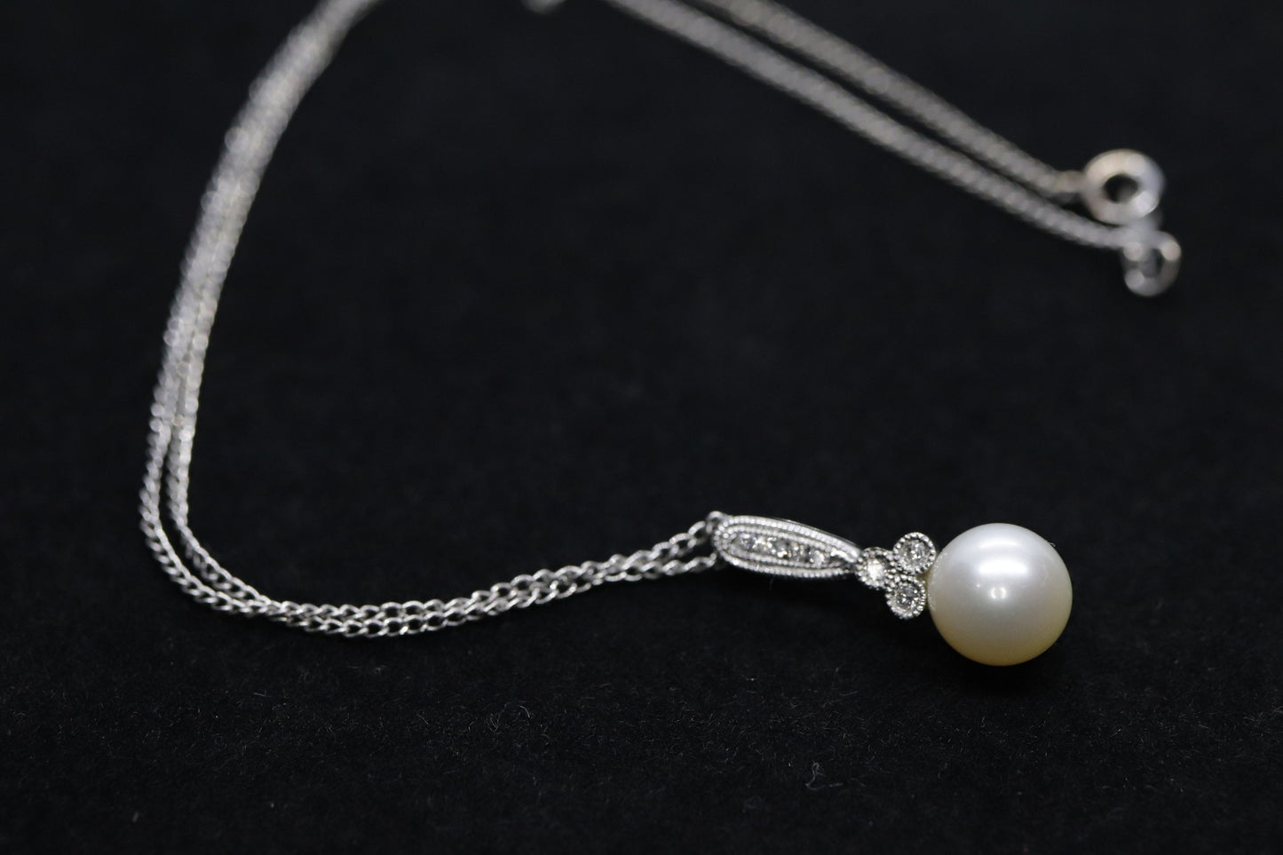 Pearl diamond pendant and necklace. 10k Dangle Pearl pendant with cable necklace (14)(00.90)