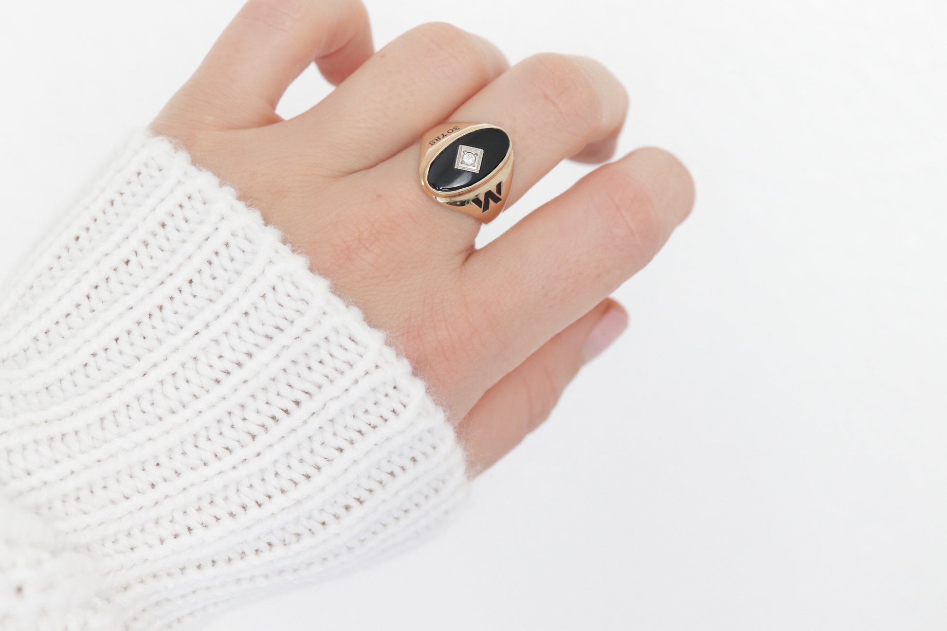 10k ONYX and diamond ring. Onyx and diamond yellow gold W 30 Year Anniversary st75