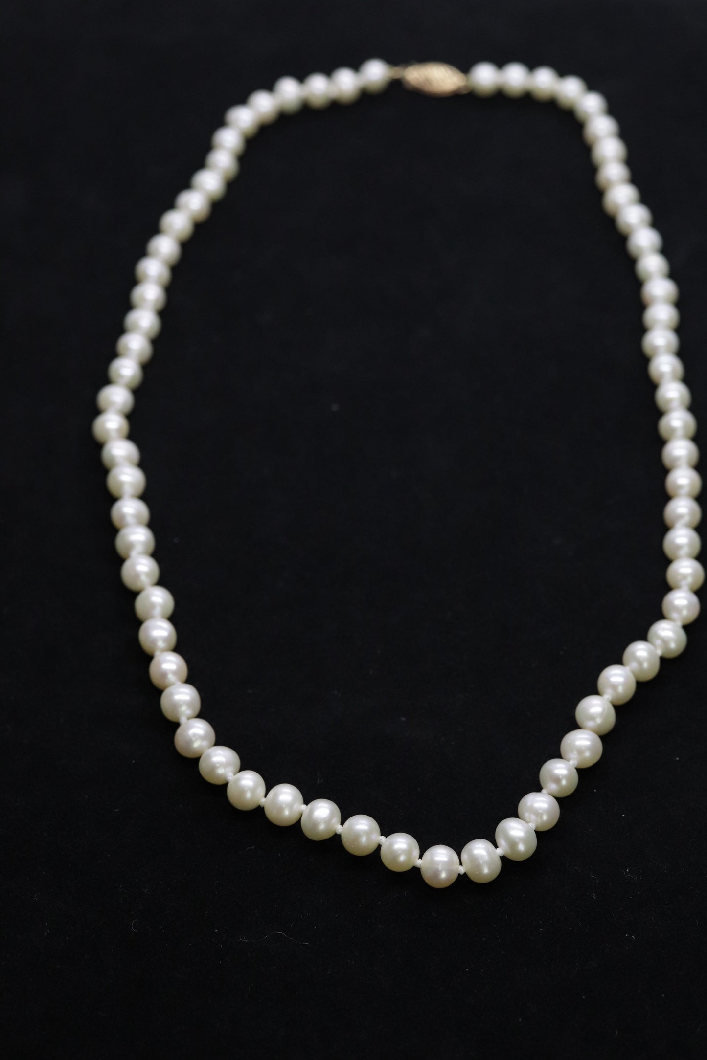 14k Pearl Necklace. 18in length 6.5mm freshwater pearls