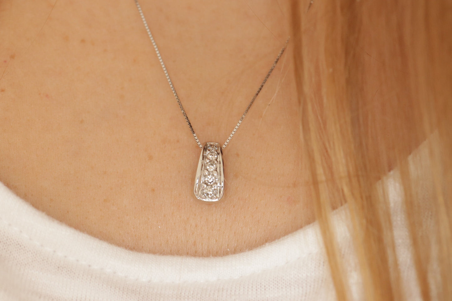14k OTC 5 diamond Journey Pendant and necklace. 0.23ctw of diamonds on a 14k Box chain necklace st112