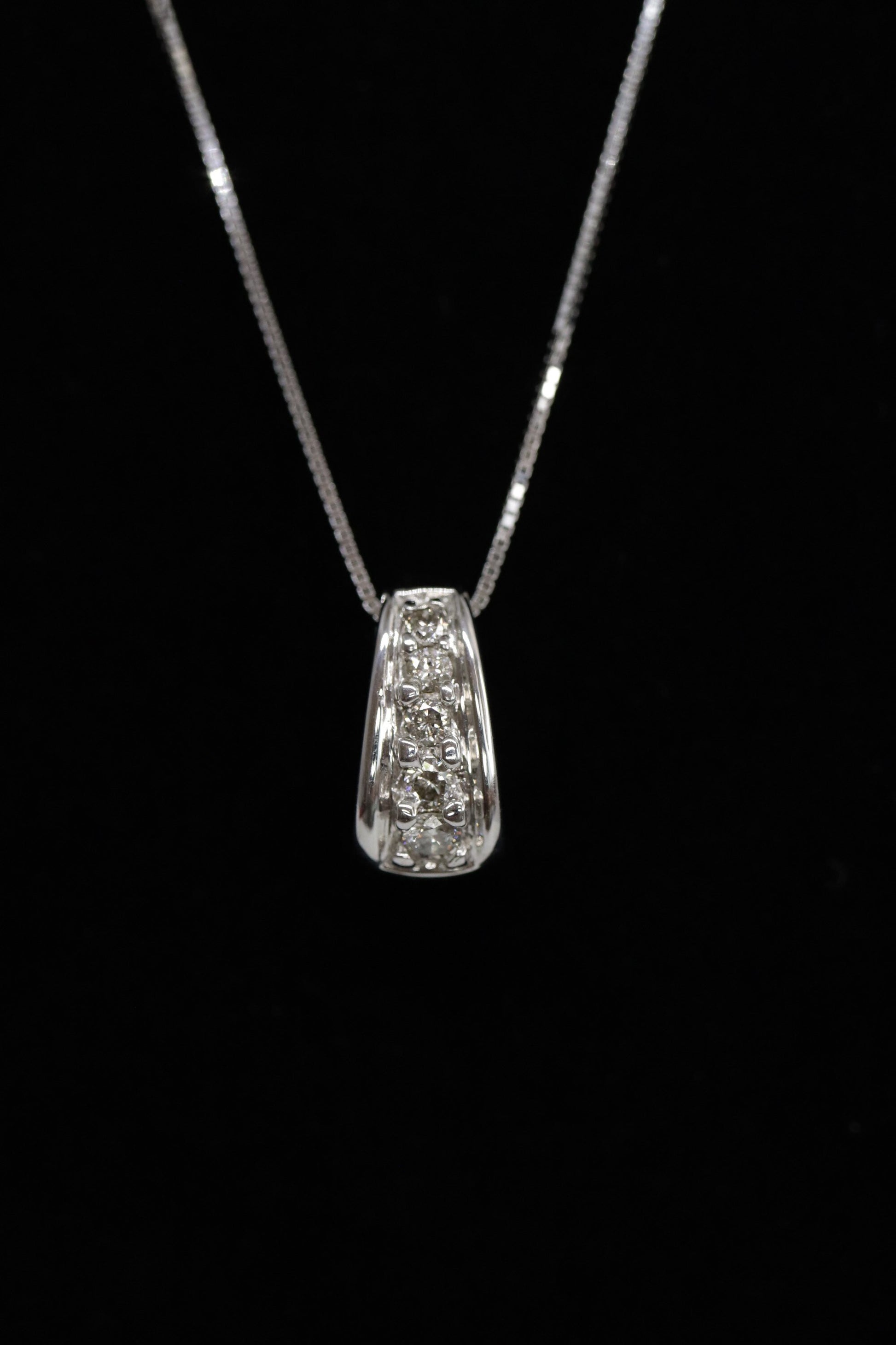 14k OTC 5 diamond Journey Pendant and necklace. 0.23ctw of diamonds on a 14k Box chain necklace st112