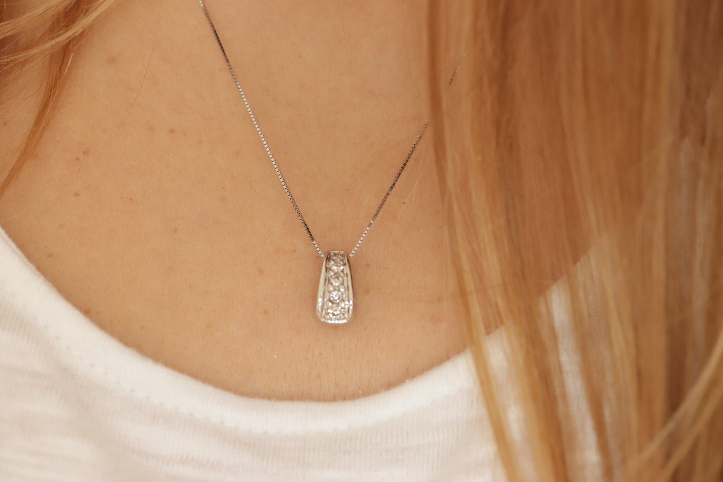 14k OTC 5 diamond Journey Pendant and necklace. 0.23ctw of diamonds on a 14k Box chain necklace st112