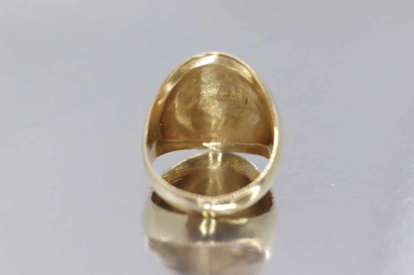 14k Heavy SHELL Embossed ring. 14k Yellow Gold Bulky SEASHELL Clam Signet ring 12Grams sz7.5
