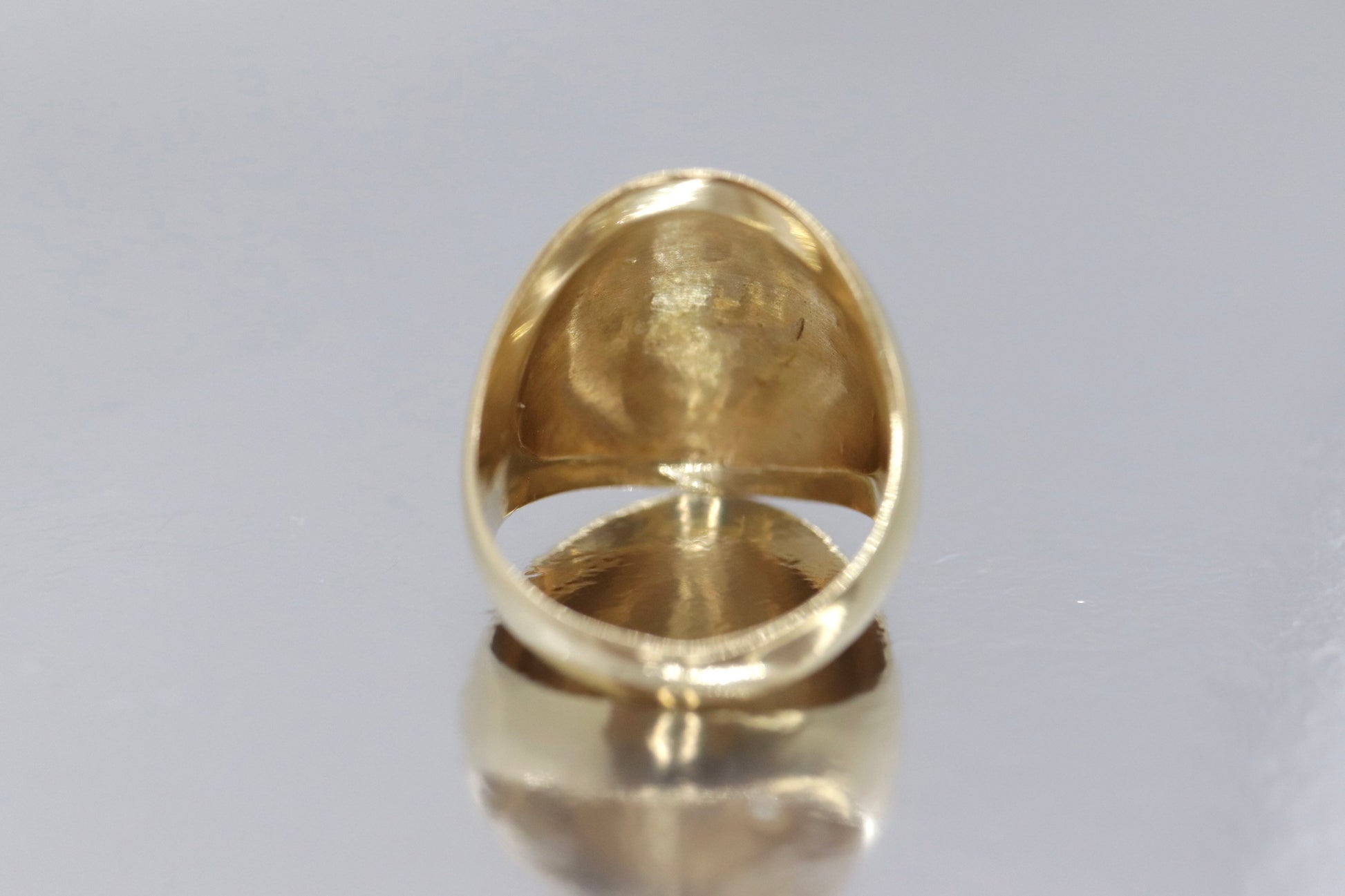 14k Heavy SHELL Embossed ring. 14k Yellow Gold Bulky SEASHELL Clam Signet ring 12Grams sz7.5