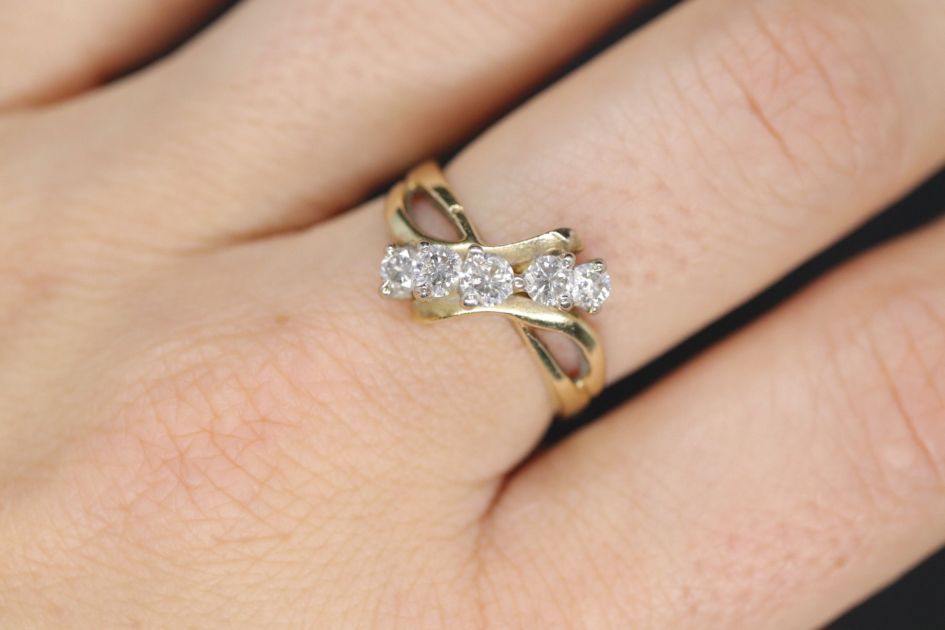 14K Bypass Diamond Ring. Total 0.48ctw Diamond Wave.  Stacked. Toi et moi band. Yellow Gold ring. Sz7.25 st(166/75)