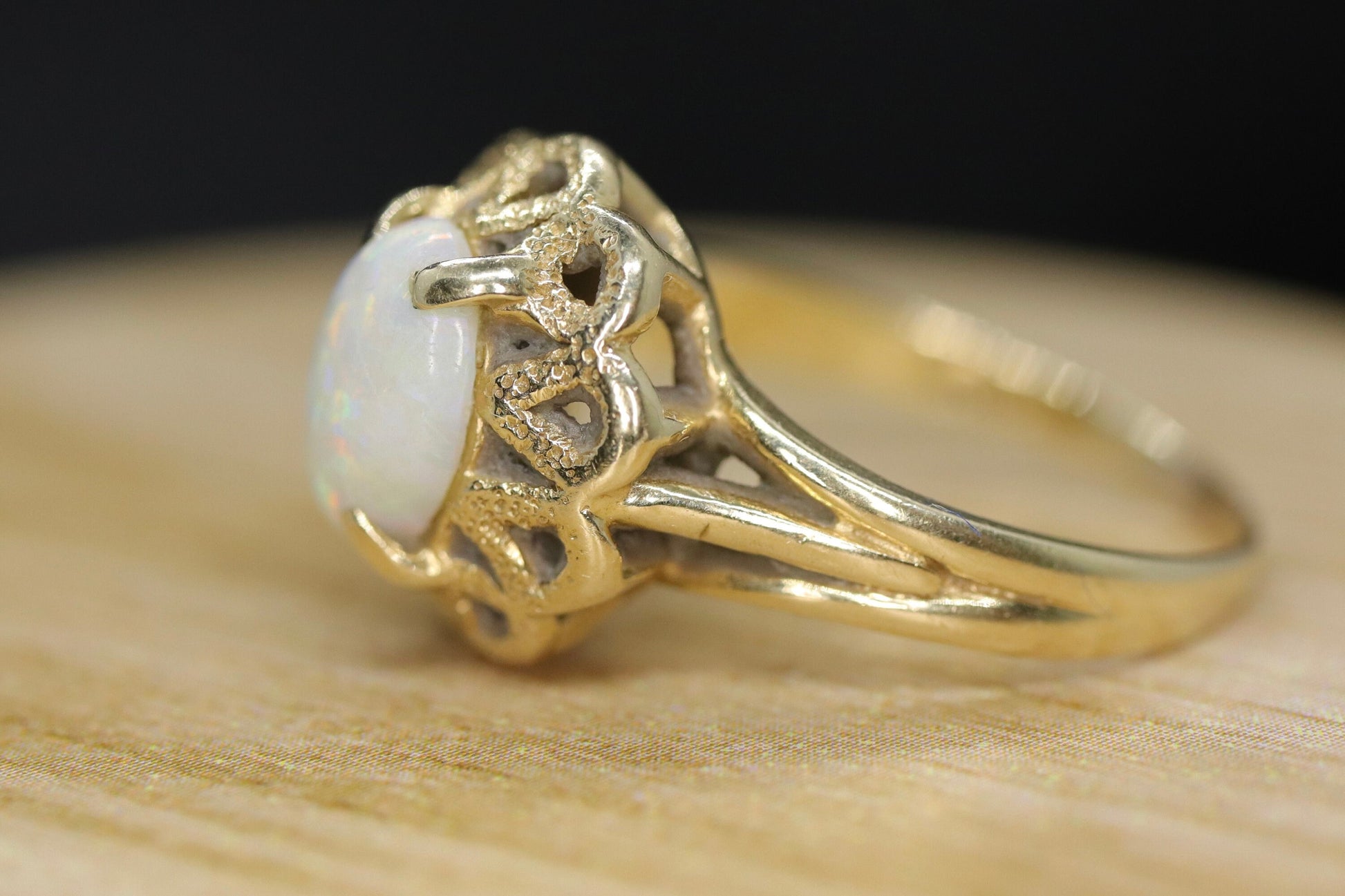 14k Opal Solitaire Claw set ring. Opal solitaire band. st(69/11)