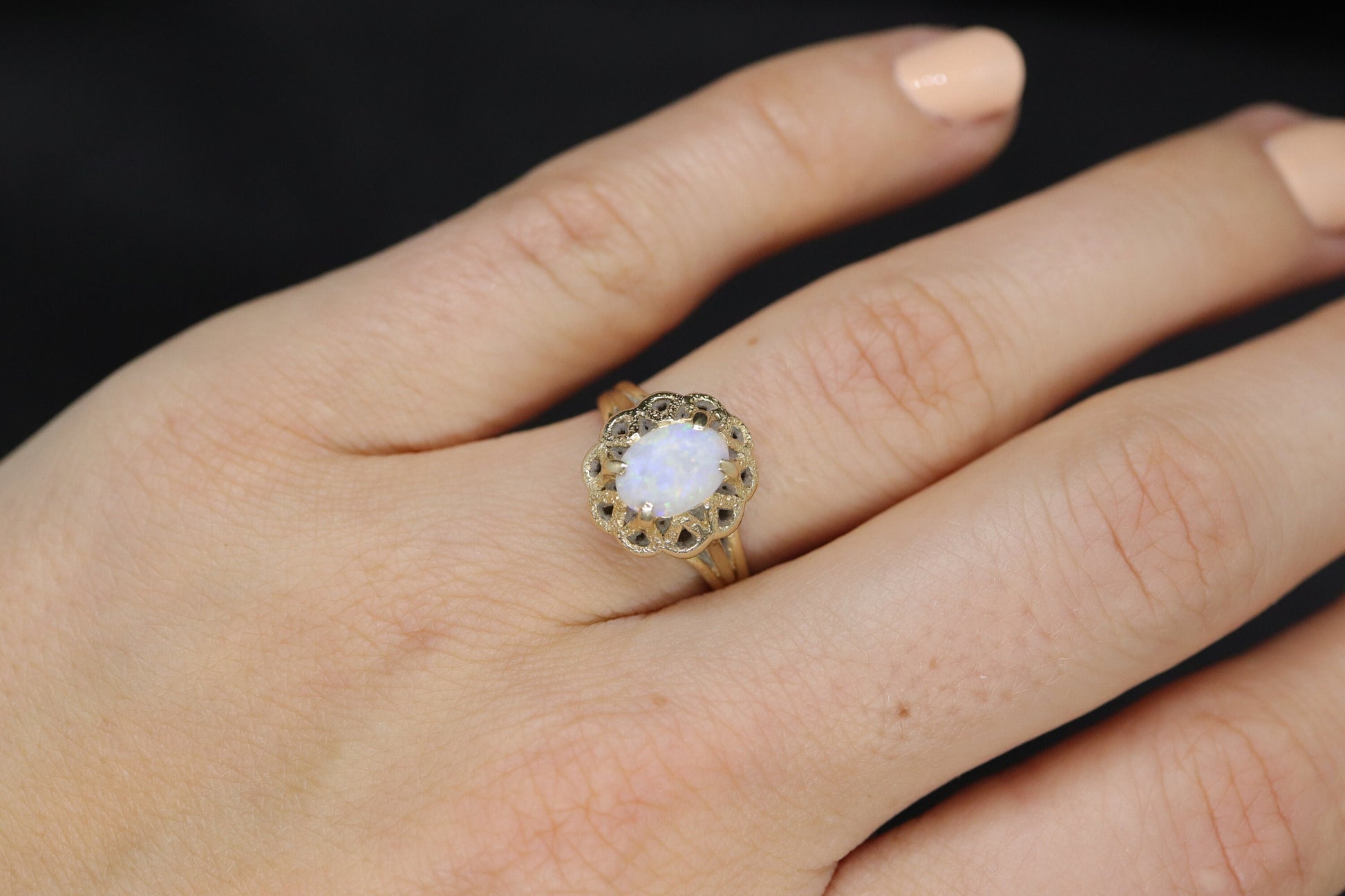 14k Opal Solitaire Claw set ring. Opal solitaire band. st(69/11)